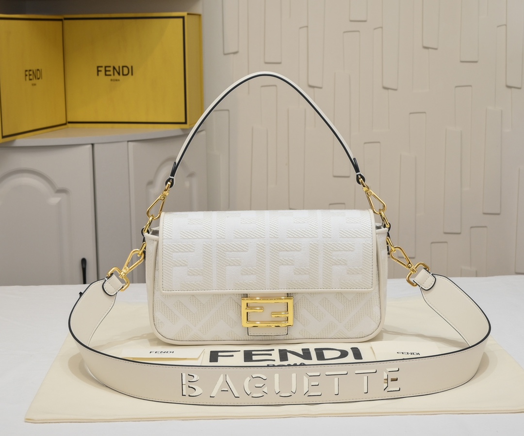 FENDI Baguette Shoulder Bag 1002