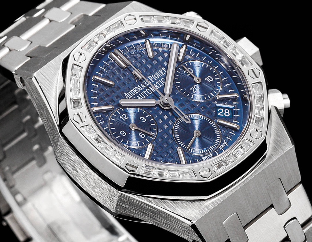 Audemars piguet Royal Oak series 26715BC.ZZ.1356BC.01
