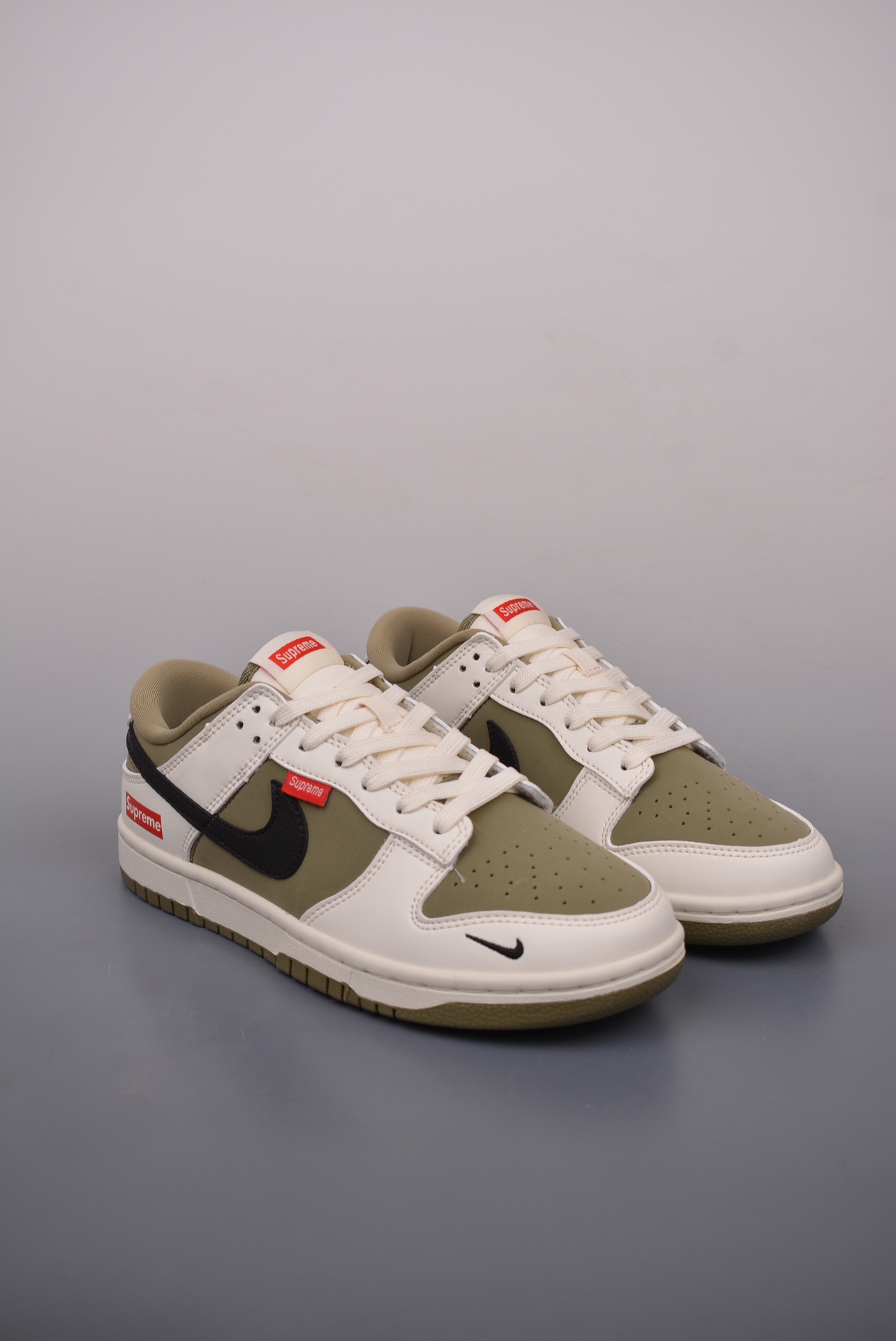 Supreme x Nike By You SB Dunk Low Retro SP white and green CH8311-231