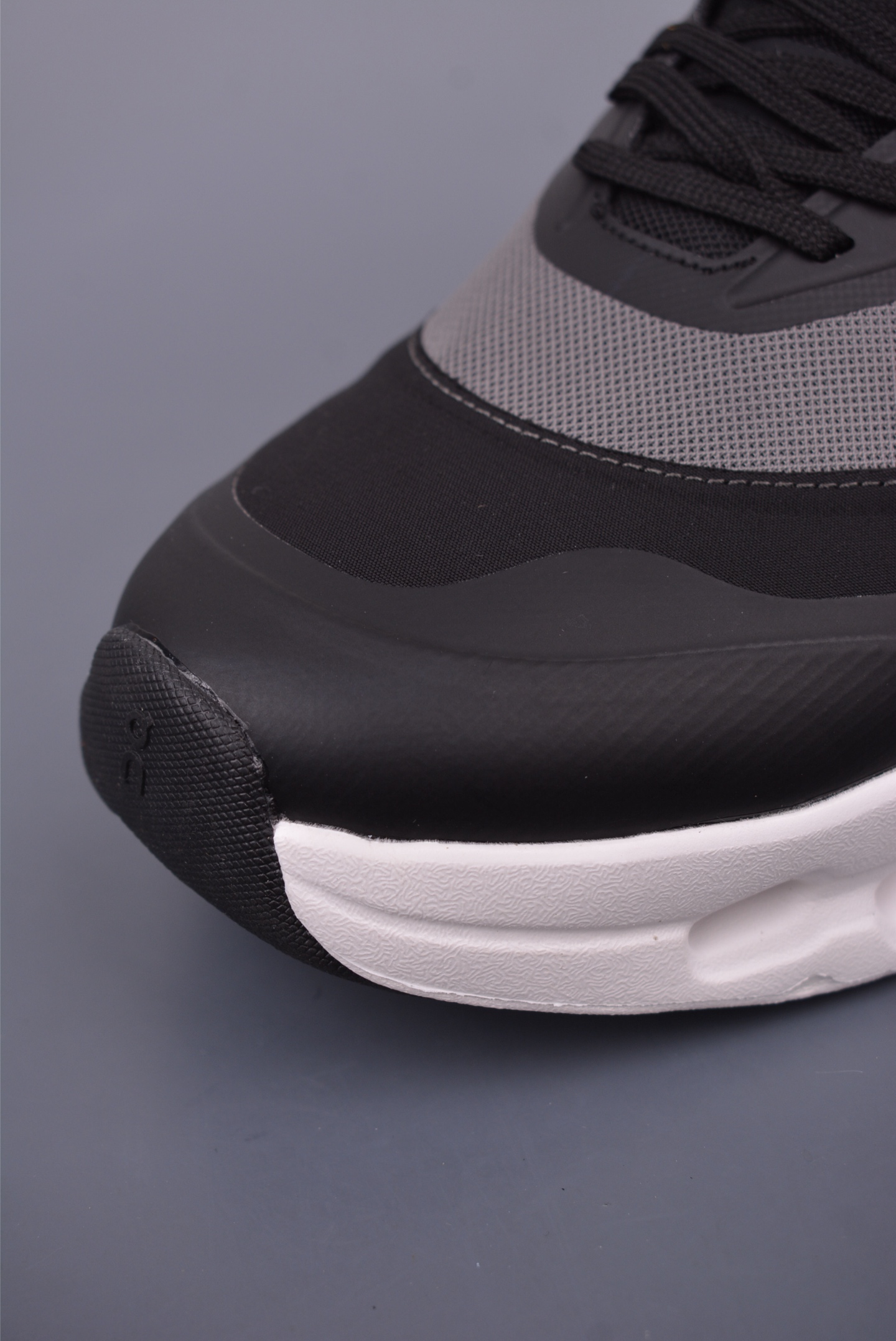 Loewe x ON On Running Cloudtilt 2.0 