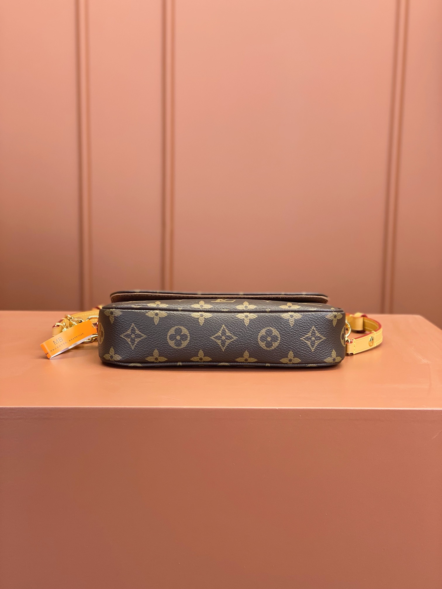 Louis Vuitton WALLET ON CHAIN ​​IVY Handbag M81911