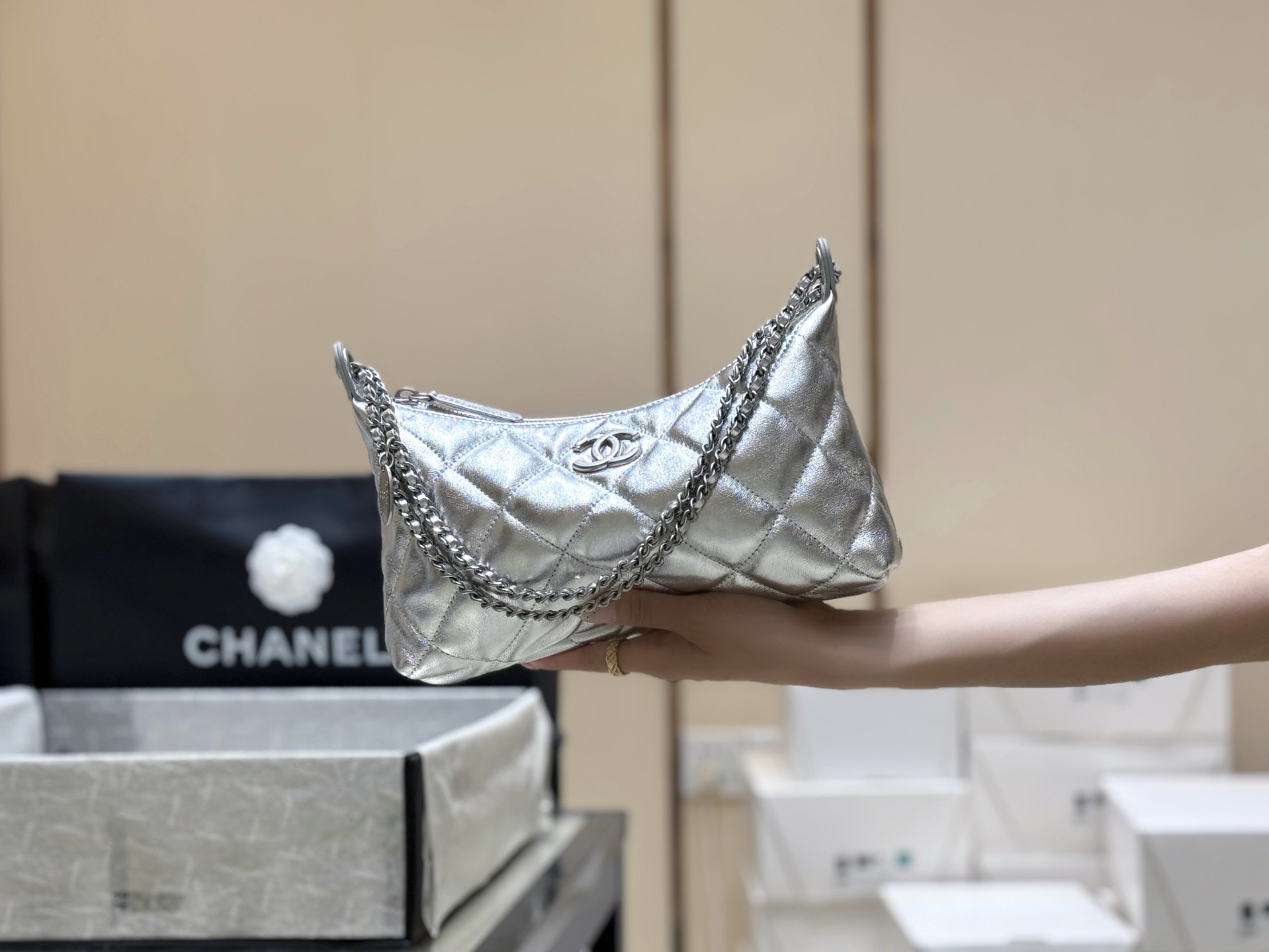 Chanel 25S spring and summer series hobo underarm bag AS5528 00118