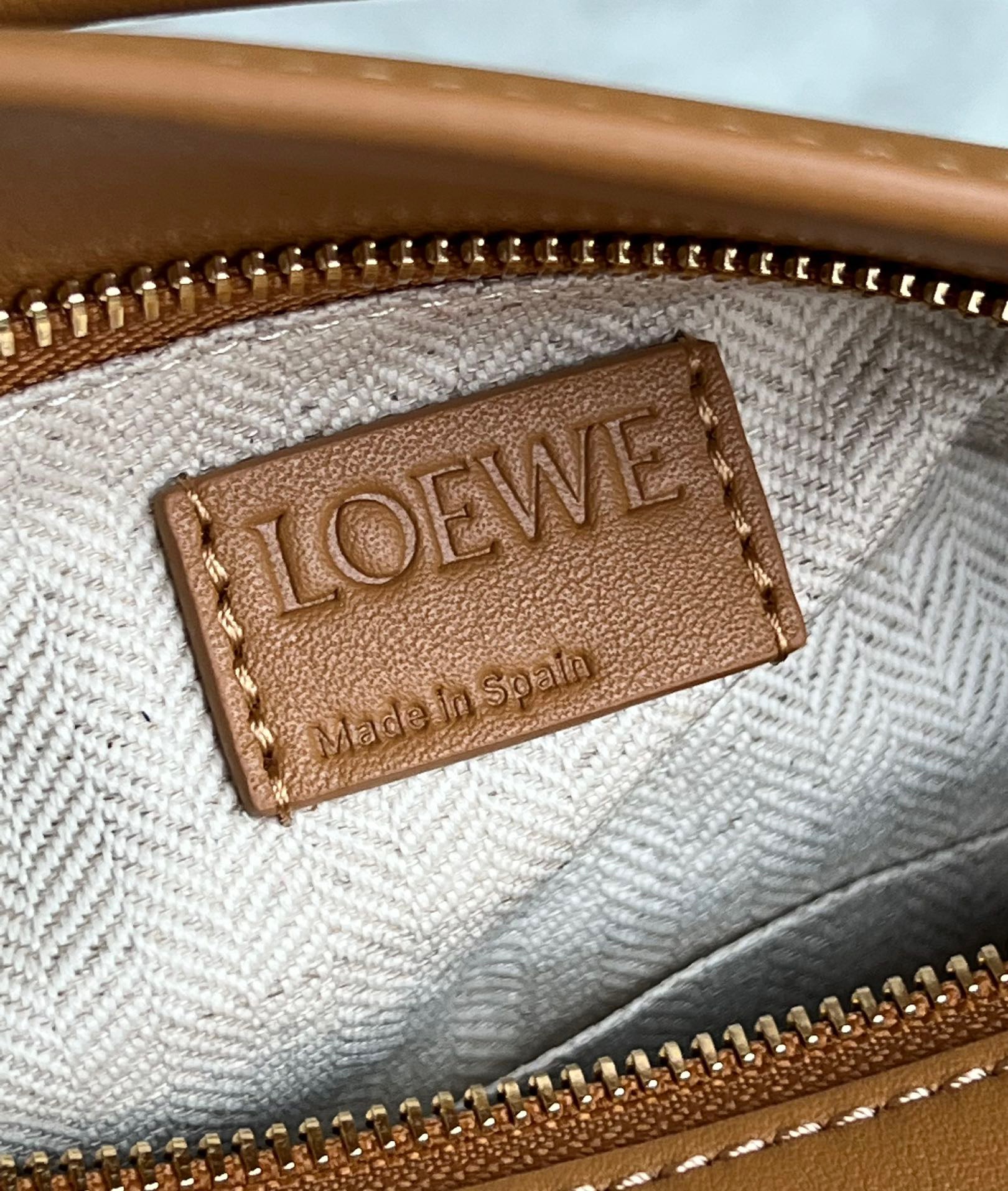 Loewe suede colorblocked zzle bag 0681