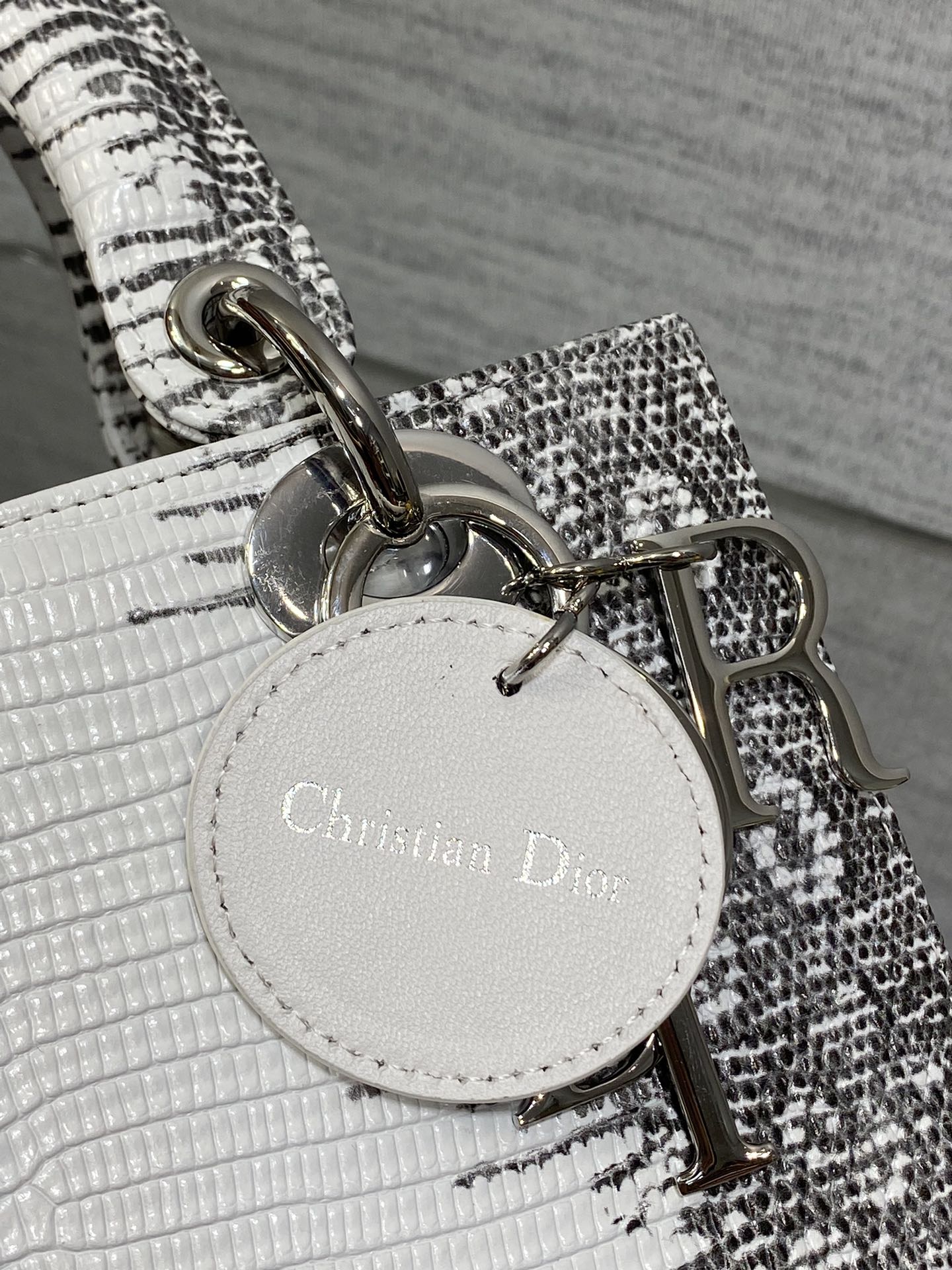 Dior Lady Dior four-grid rare lizard pattern handbag