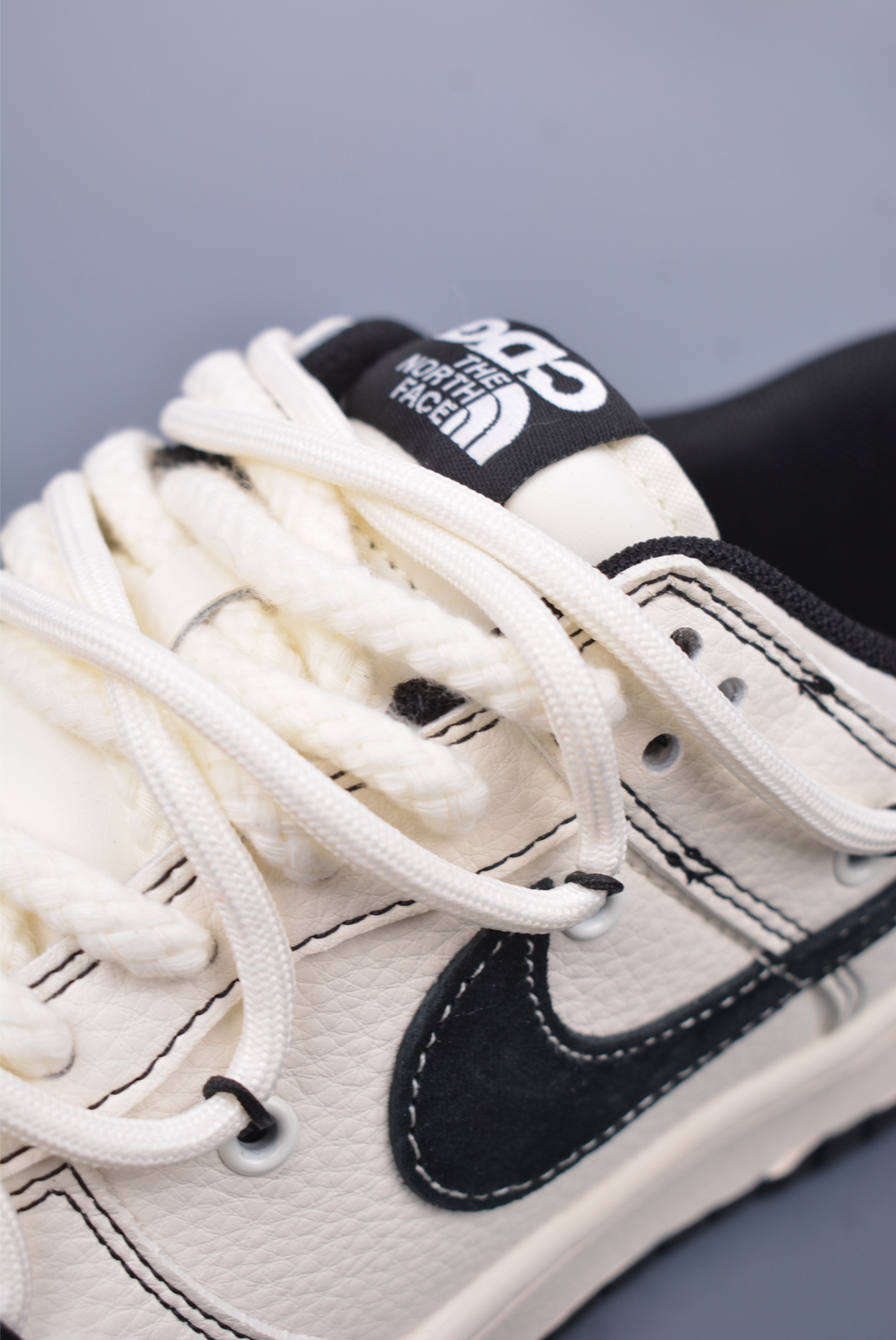 Supreme x Nike SB Dunk Low sneakers white and black YX5066-286