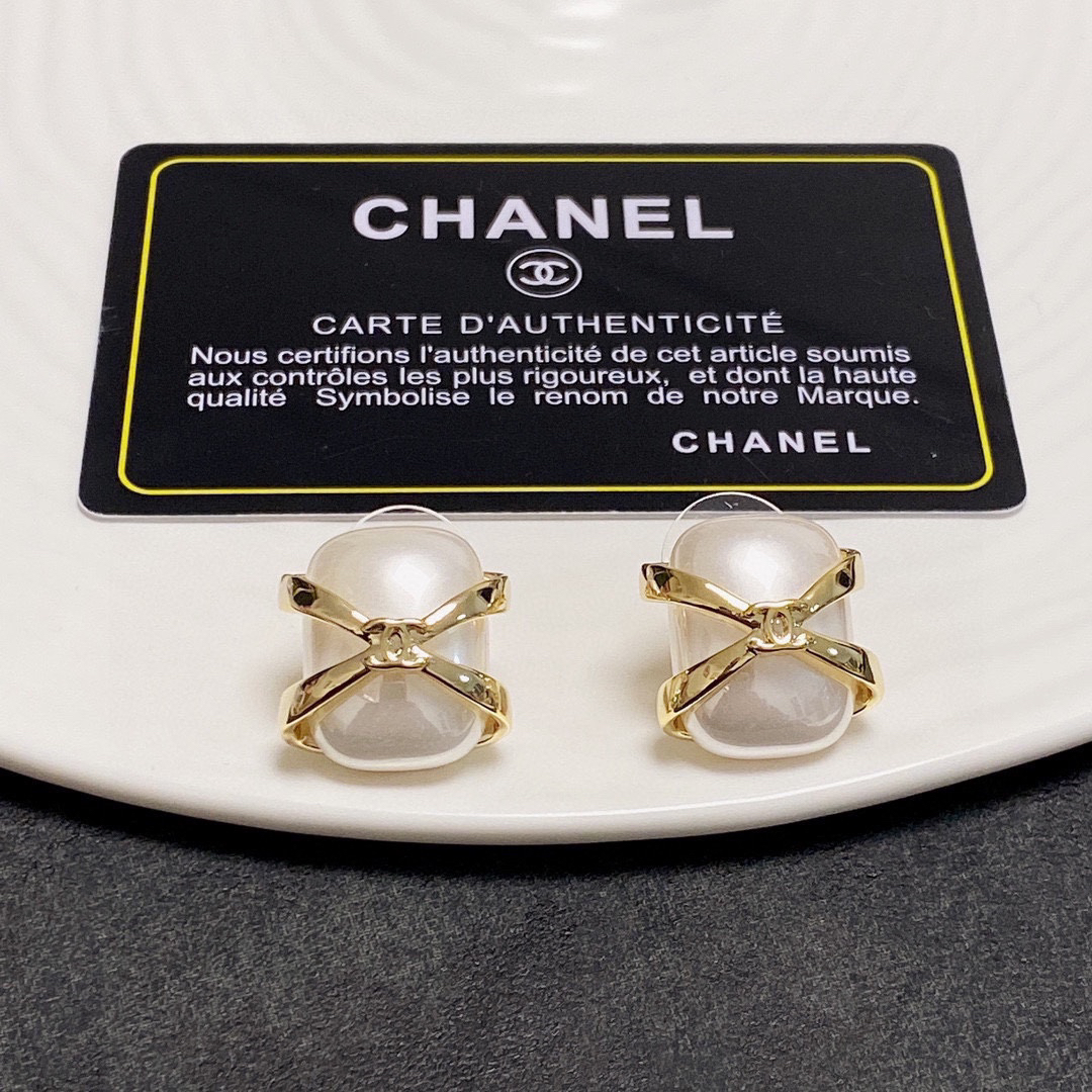 Chanel Gold Pearl Earrings