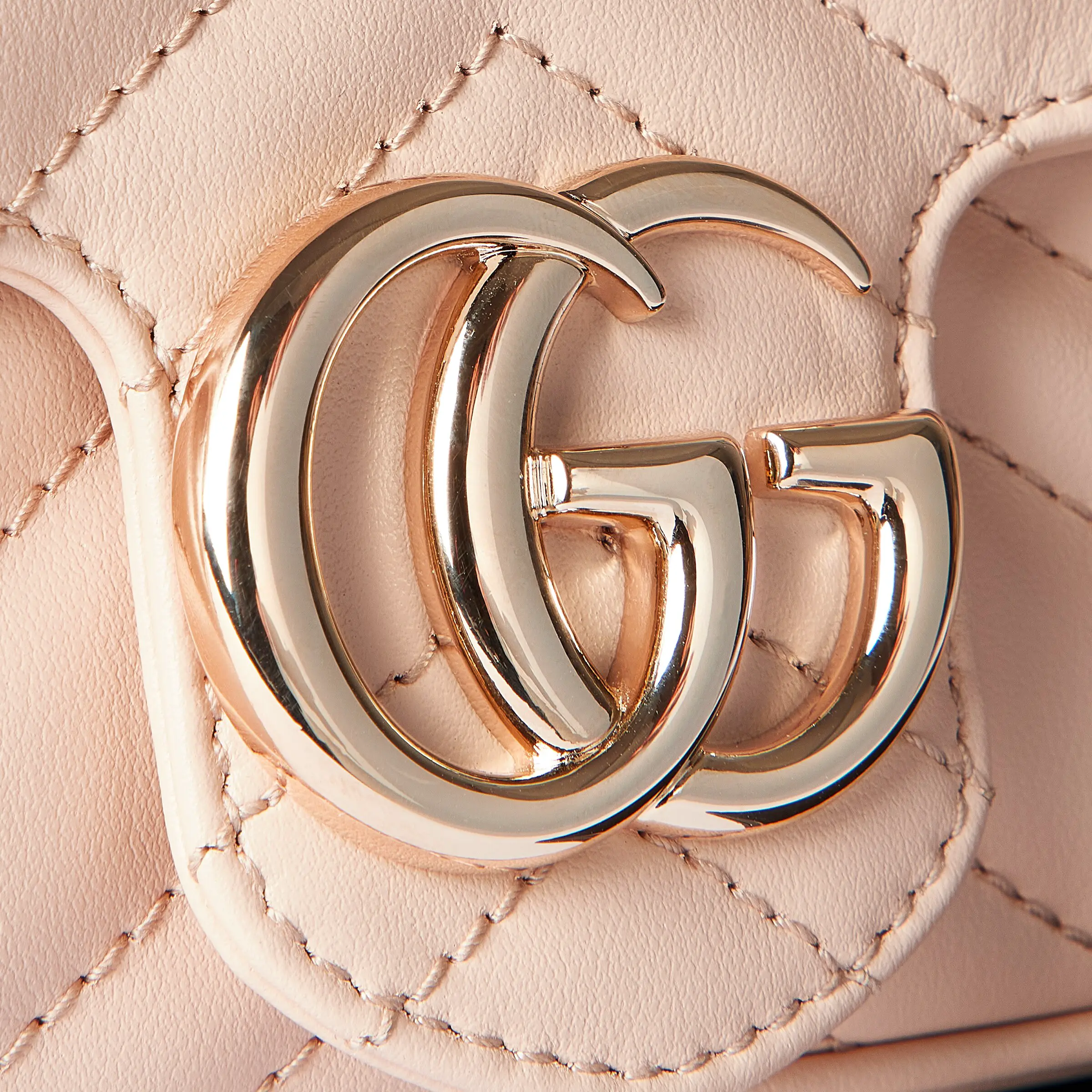 Gucci GG Marmont mini bag  ‎841290 AAFAX 9050