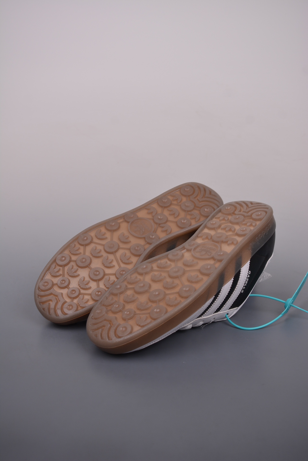 Adidas Gazelle Indoor TrainersGatsin Pack IH9989