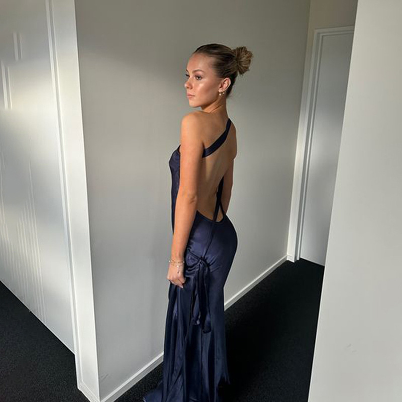 CornflowerBlue Fashionable sexy girl sleeveless slanting collar hollow backless high-waisted slim dress dress
