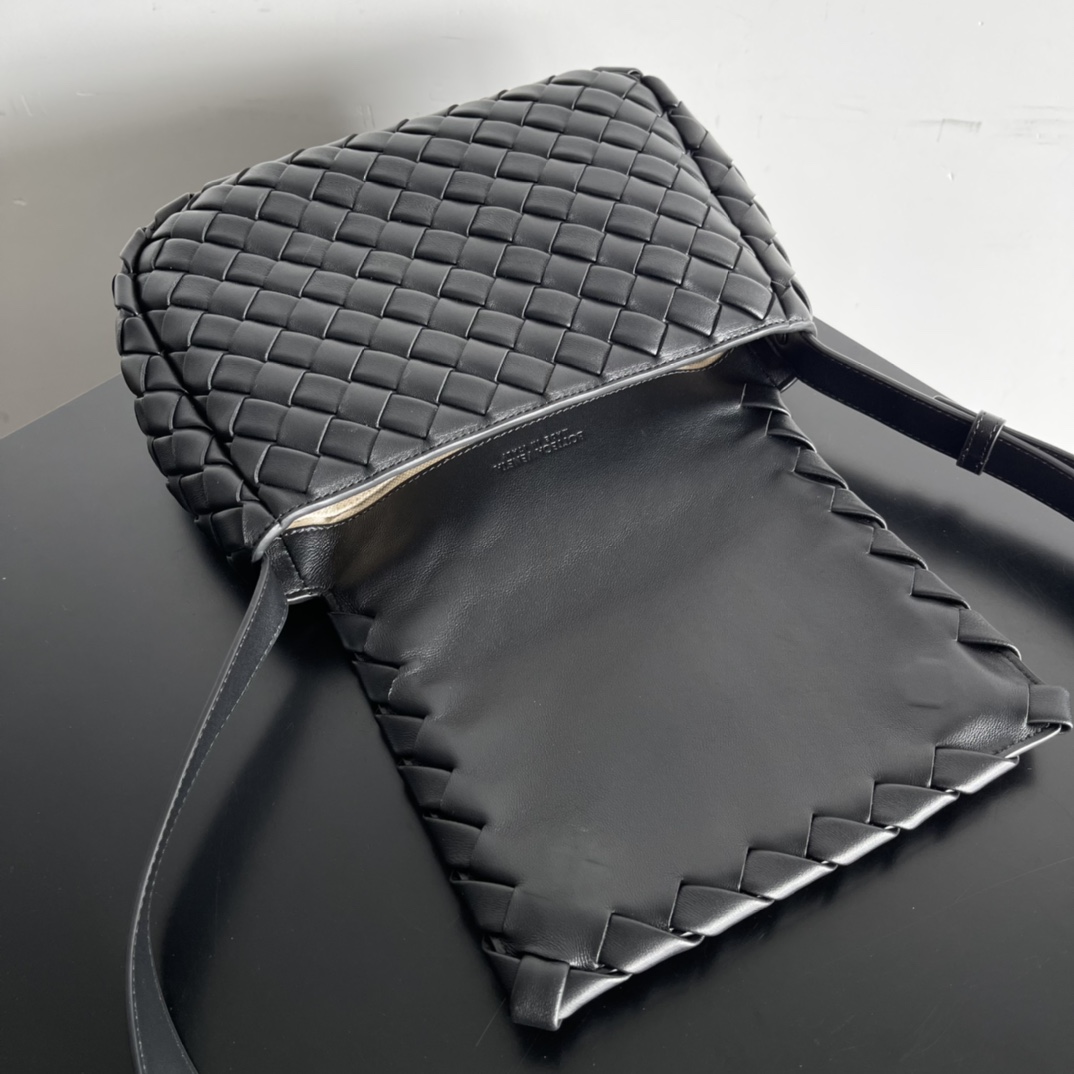 Bottega Veneta Cobble Bag 755659