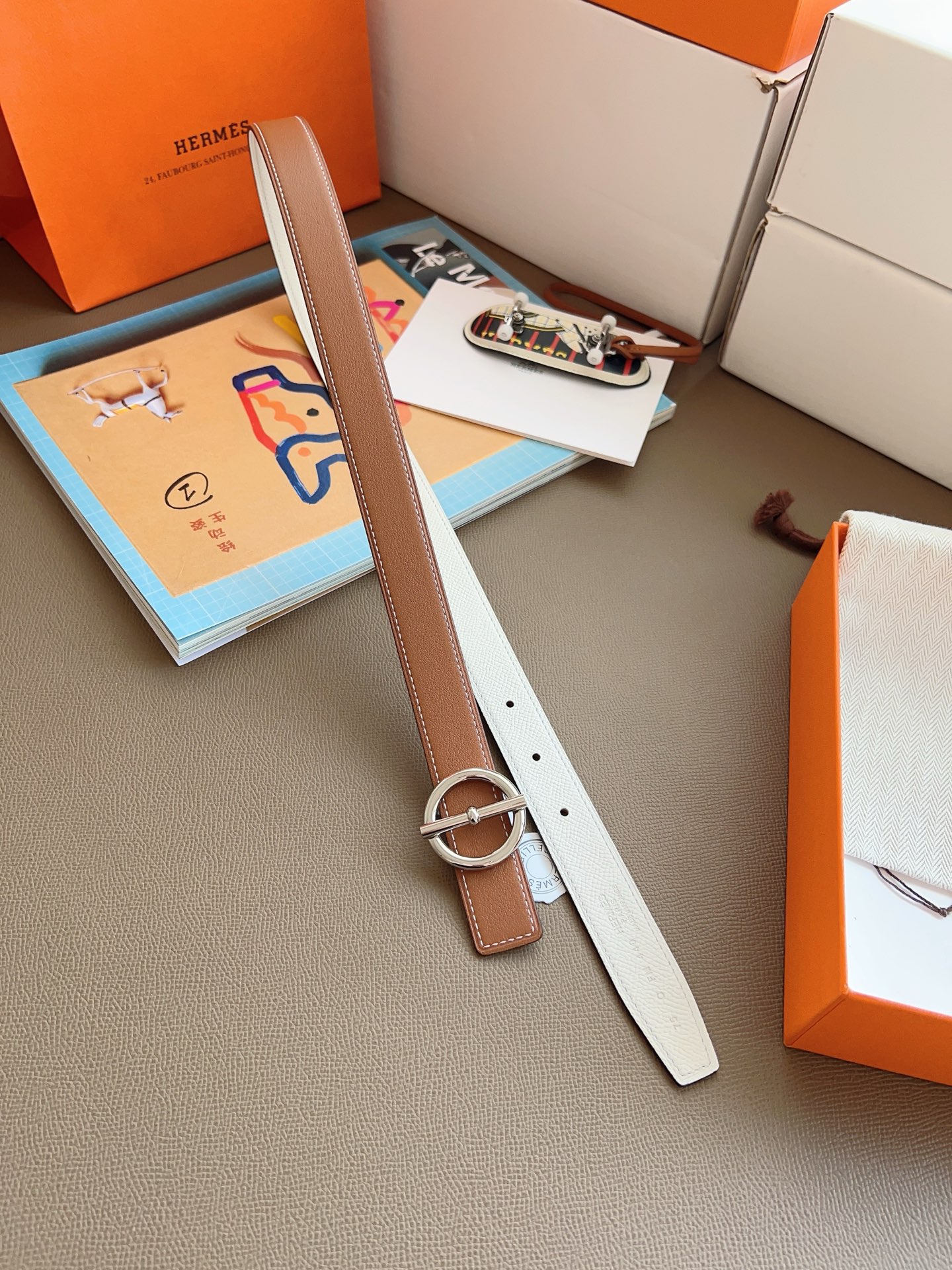 Hermès 2025 New Women's Double-Sided Belt 2.4cm Width