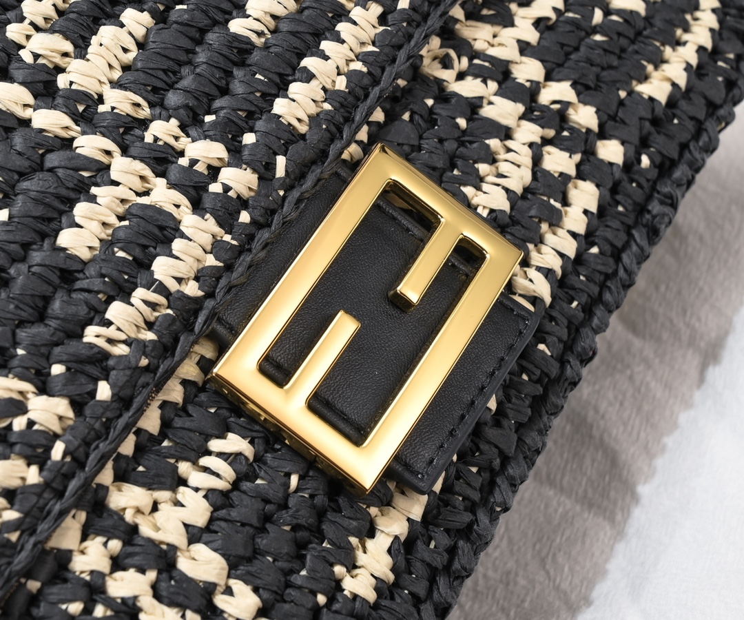 FENDI Baguette woven handbag 3358