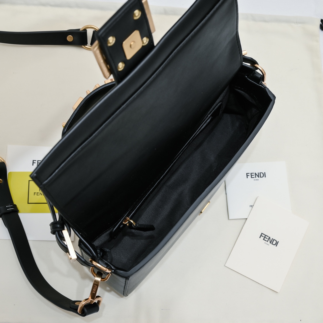 FENDI BAGUETTE handbag 6809