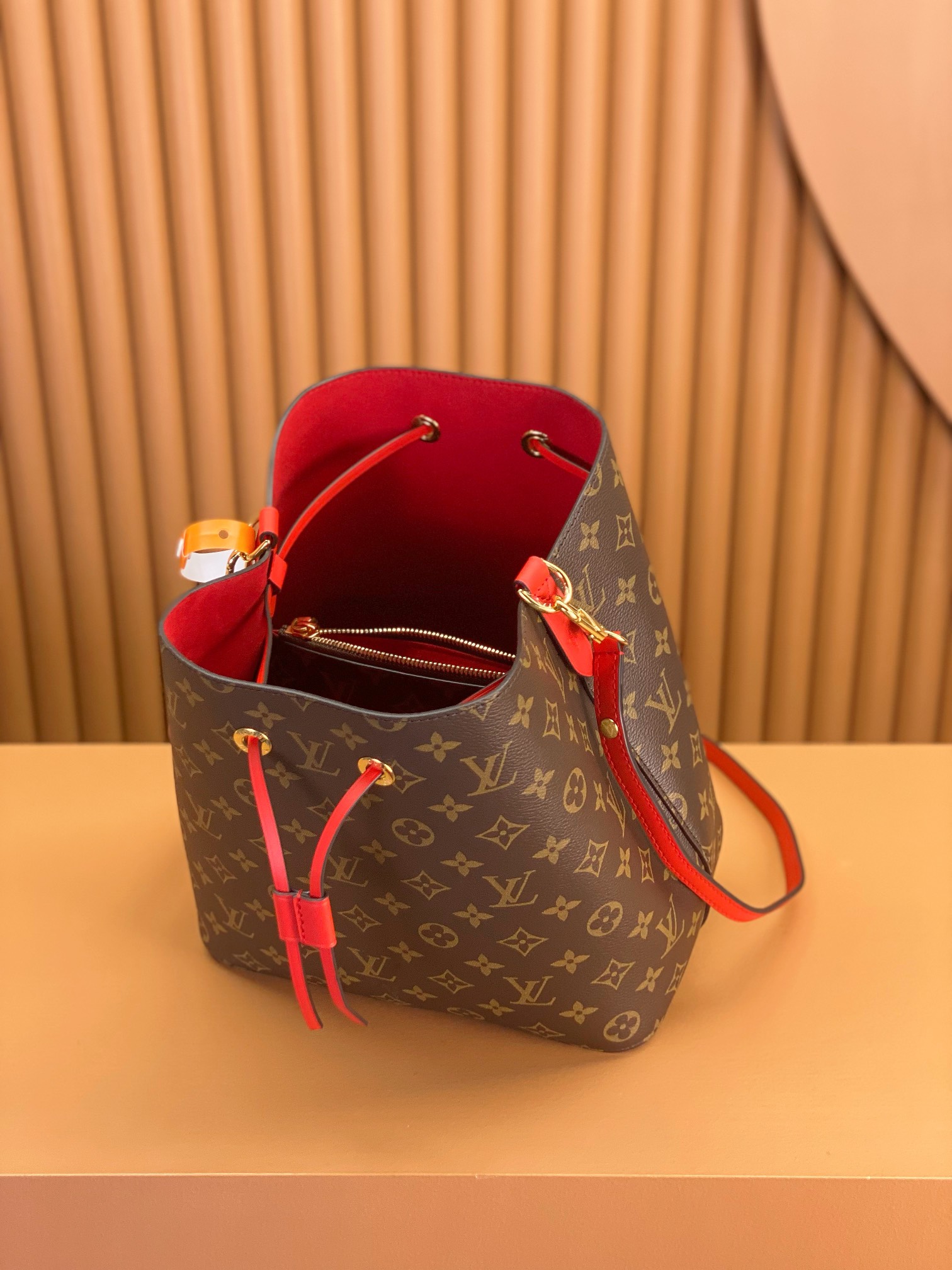 Louis Vuitton NÉONOÉ Medium Handbag M44021