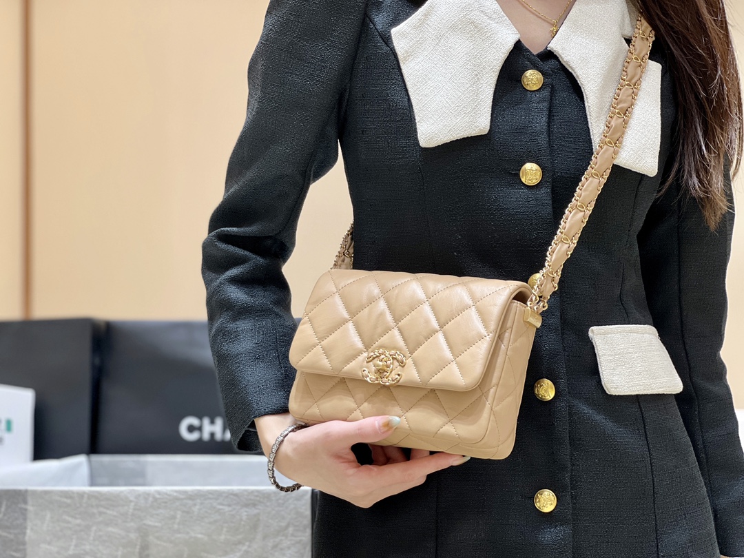 Chanel 23K Autumn and Winter Series Retro Tofu Bag AS4423