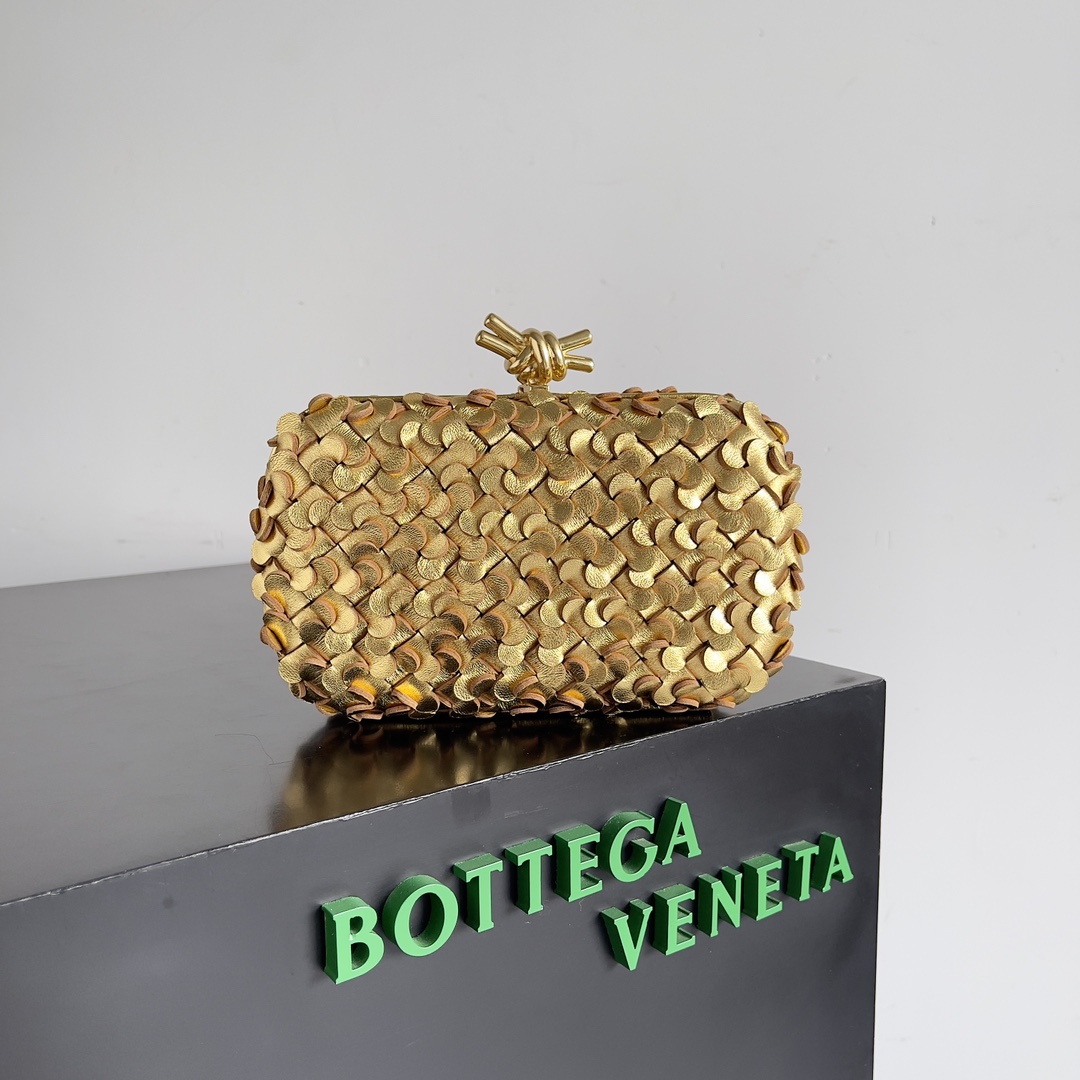 Bottega Veneta 24 Spring Fashion Petal Braided Evening Bag 717622