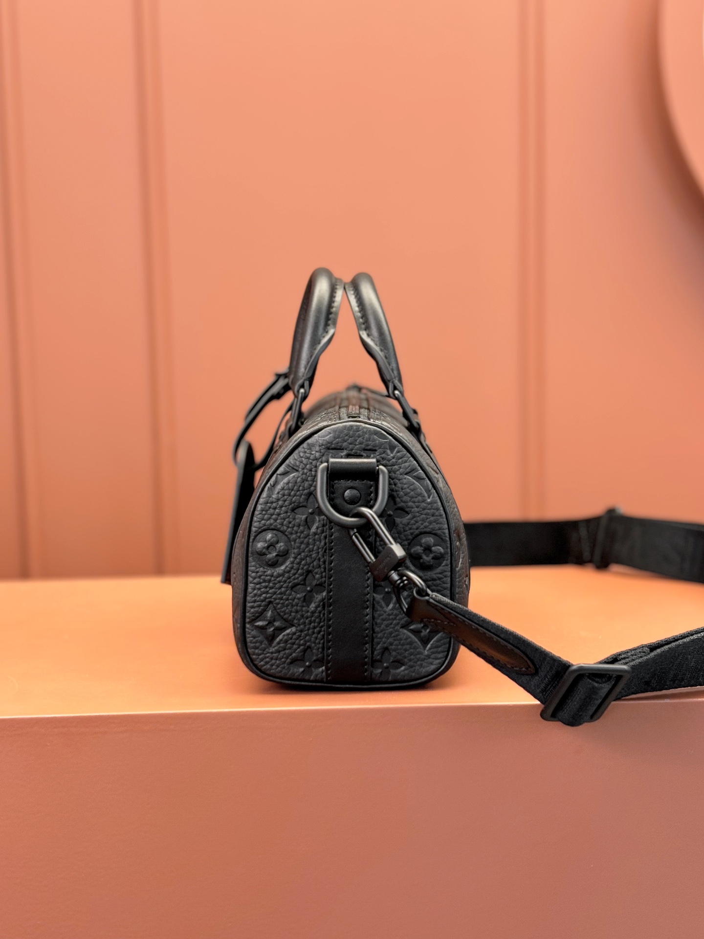 Louis Vuitton KEEPALL BANDOULIÈRE 25 Handbag M20900