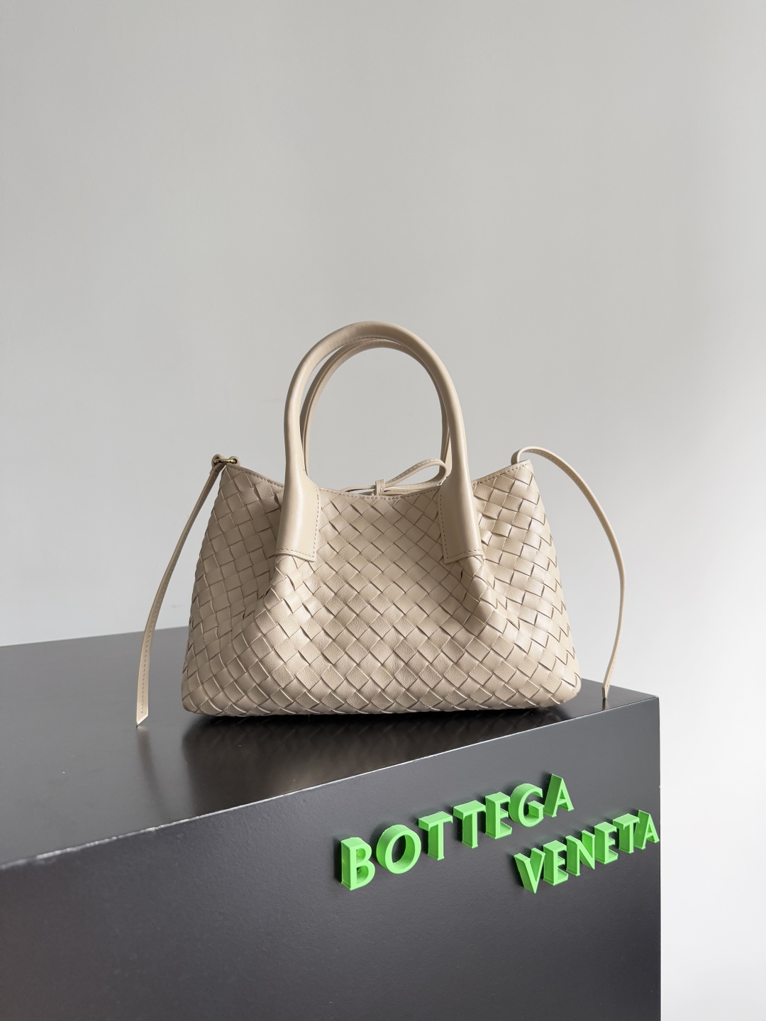 BOTTEGA VENETA 2025 PINACOTECA Small Bag 819004
