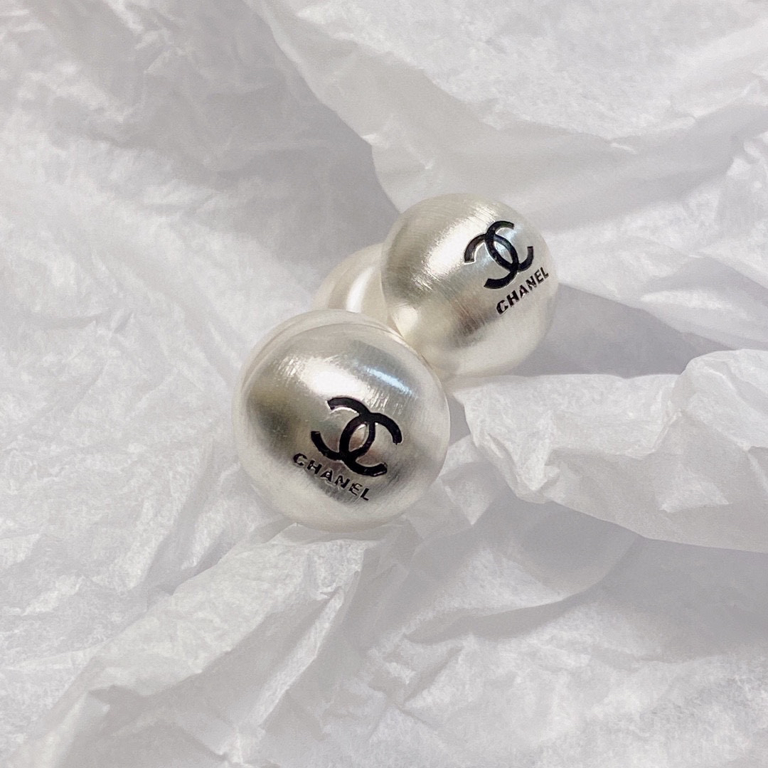 Chanel brushed pearls with double-sided earrings