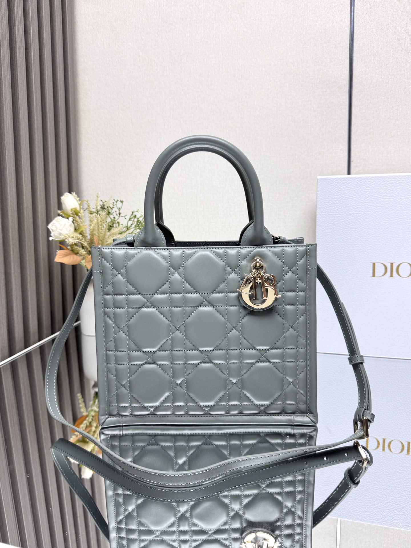 Dior BOOK TOTE handbag M1325