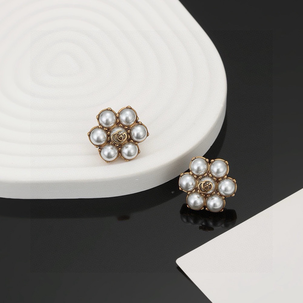 GUCCi Pearl Flower Earrings