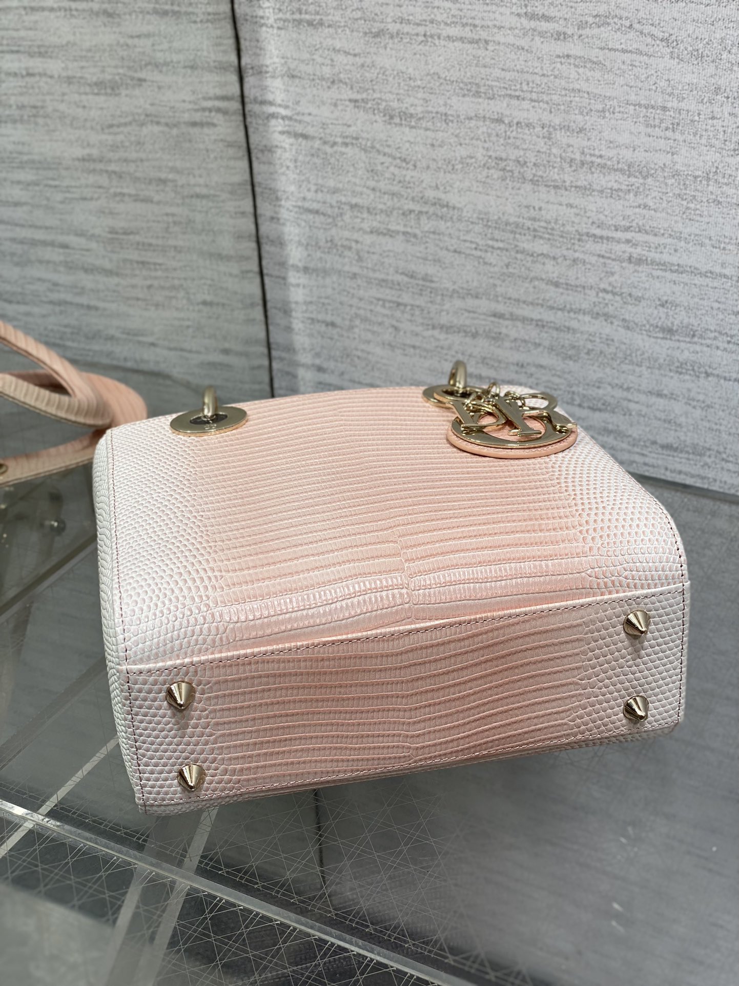 Dior Lady Dior four-grid rare lizard pattern handbag
