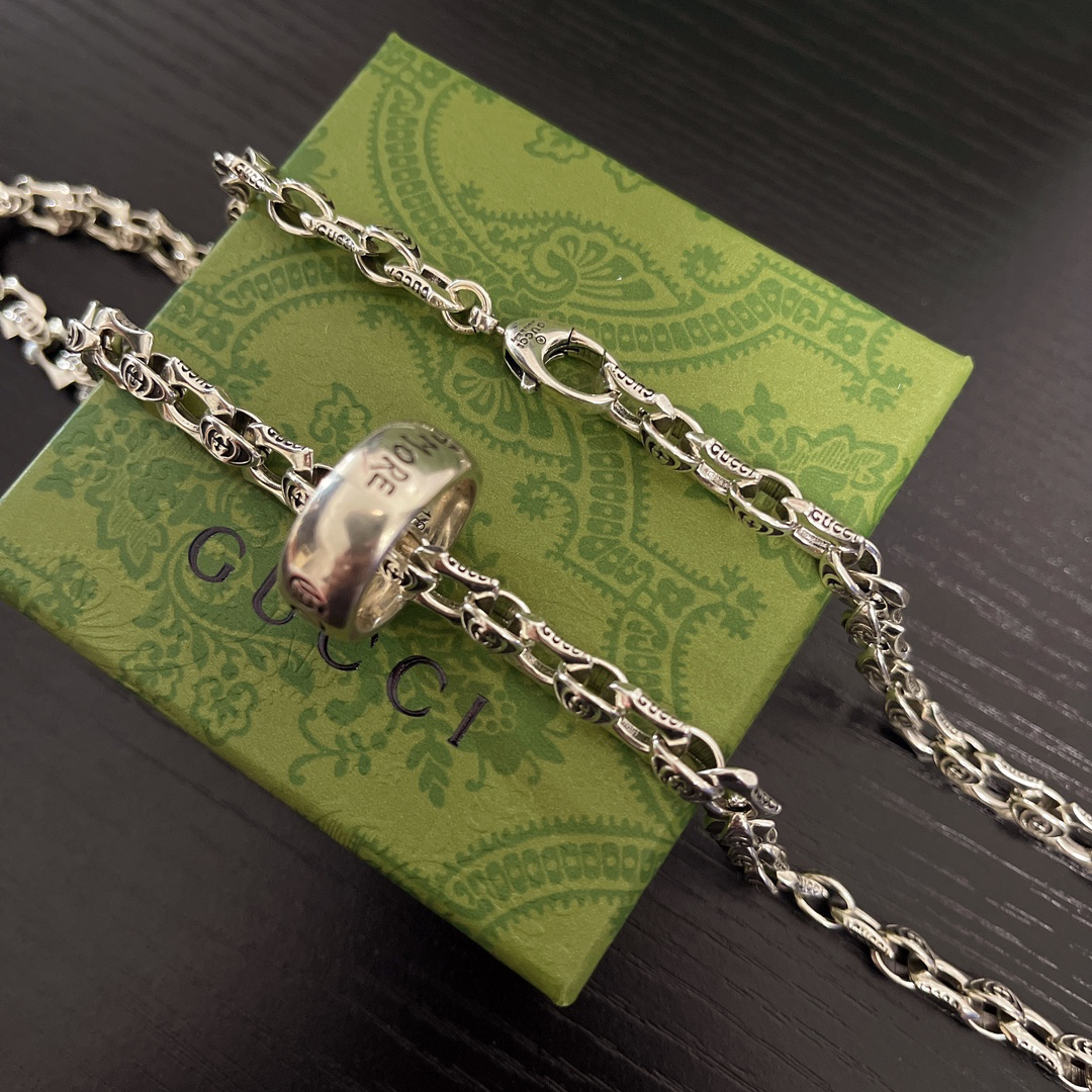 Gucci GG Ring Vintage Necklace