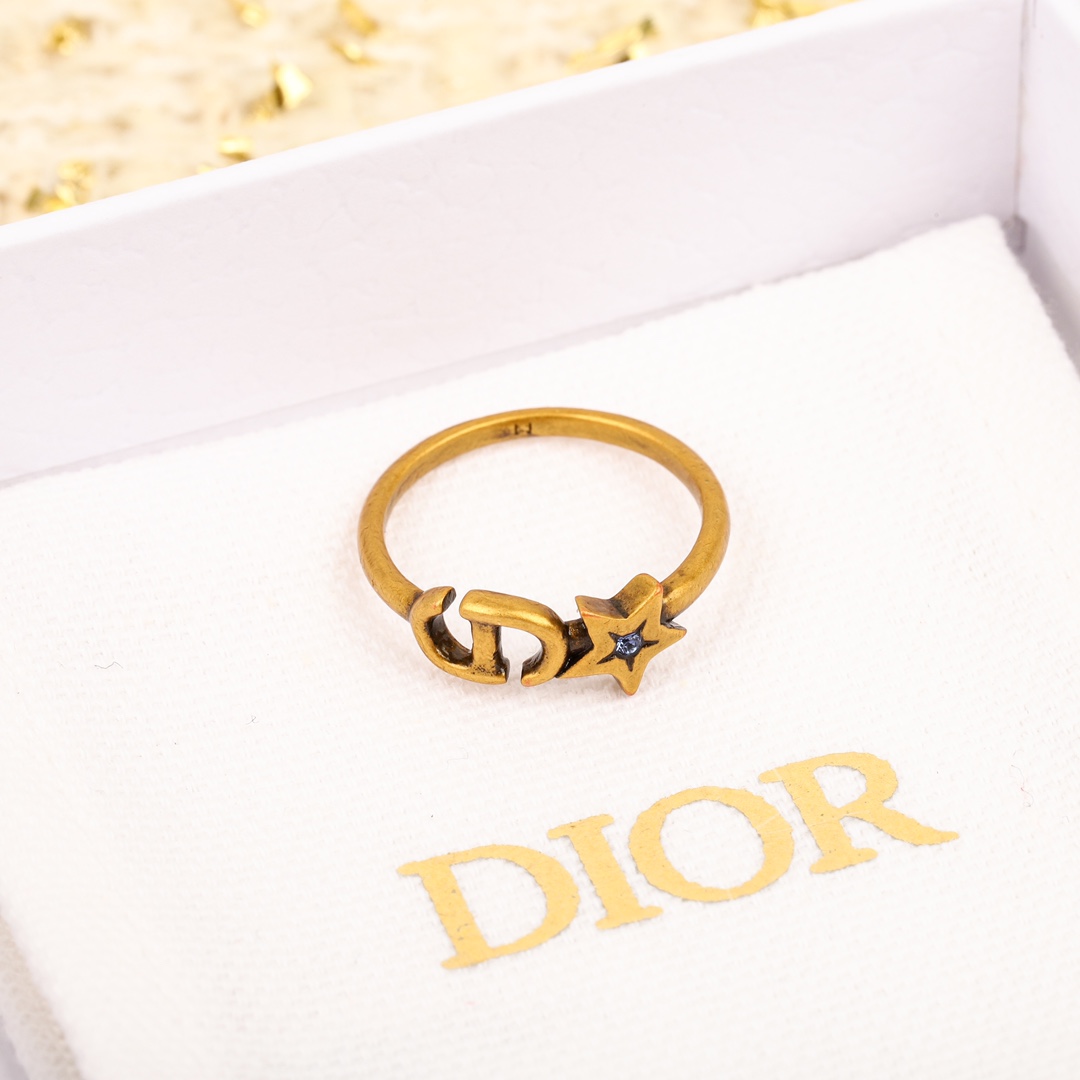 Dior retro five-pointed star CD ring