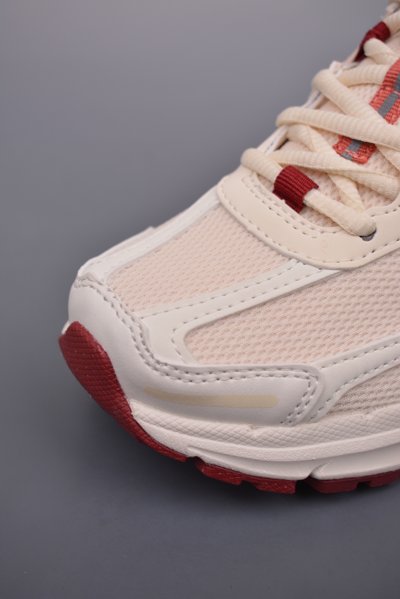 Nike Zoom Vomero 5 Valentine's Day HF0737-111