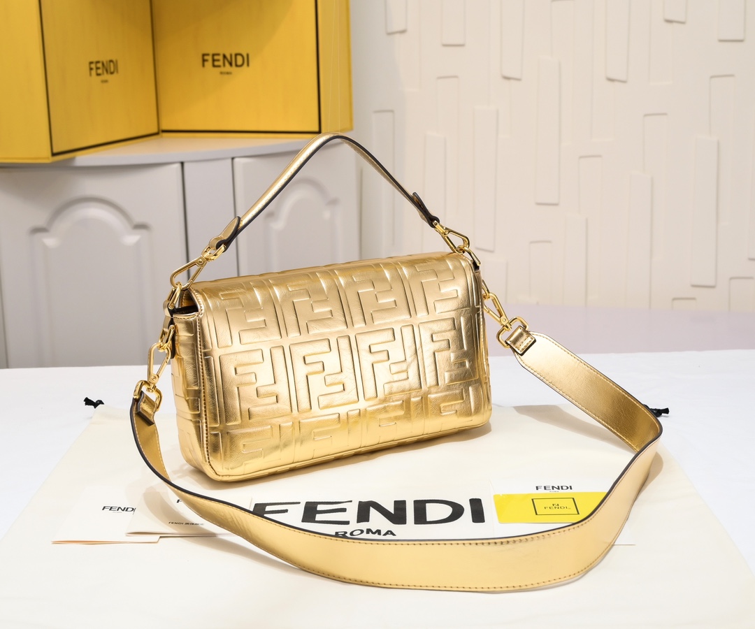 FENDI BAGUETTE handbag 6608