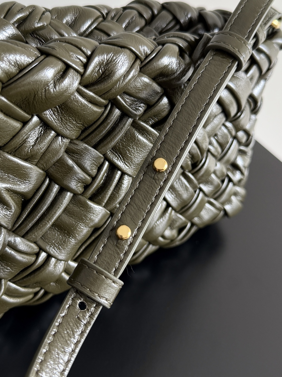 Bottega Veneta Kalimero cha cha woven handbag 785780
