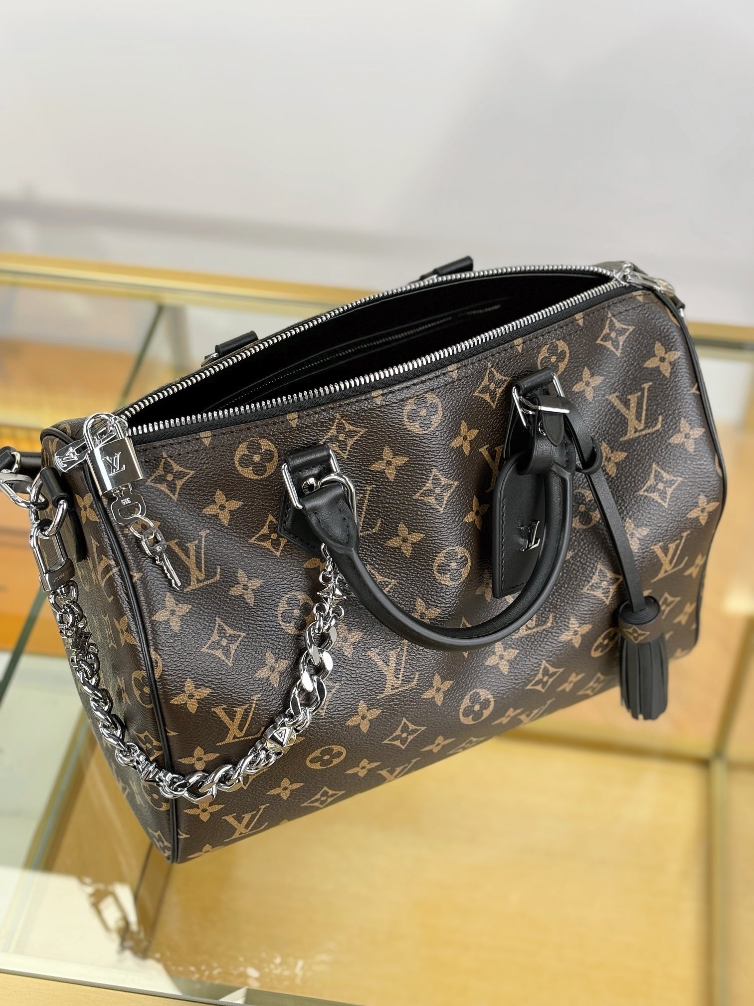 Louis Vuitton SPEEDY SOFT 30 DARK Handbag M12243