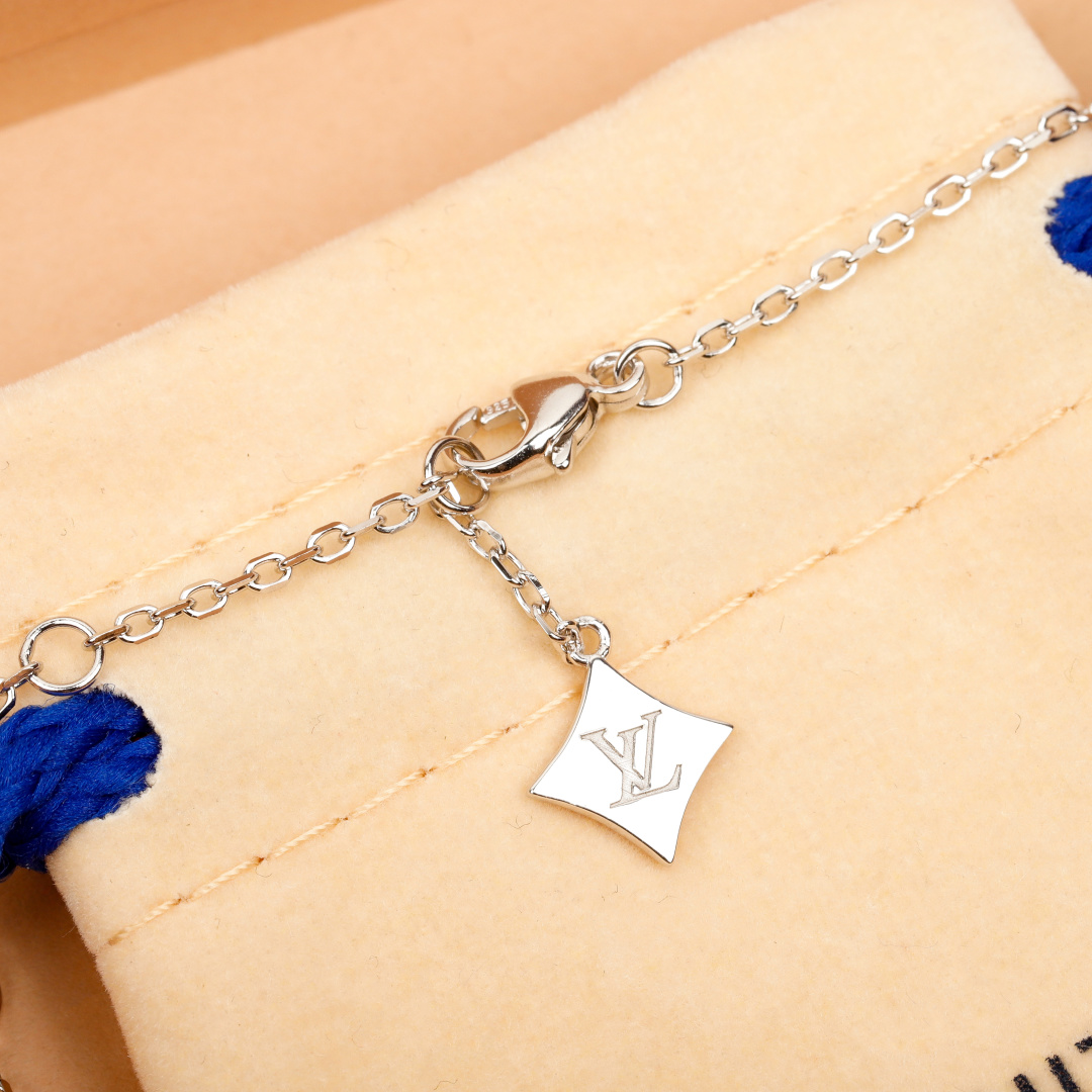 Louis Vuitton star necklace