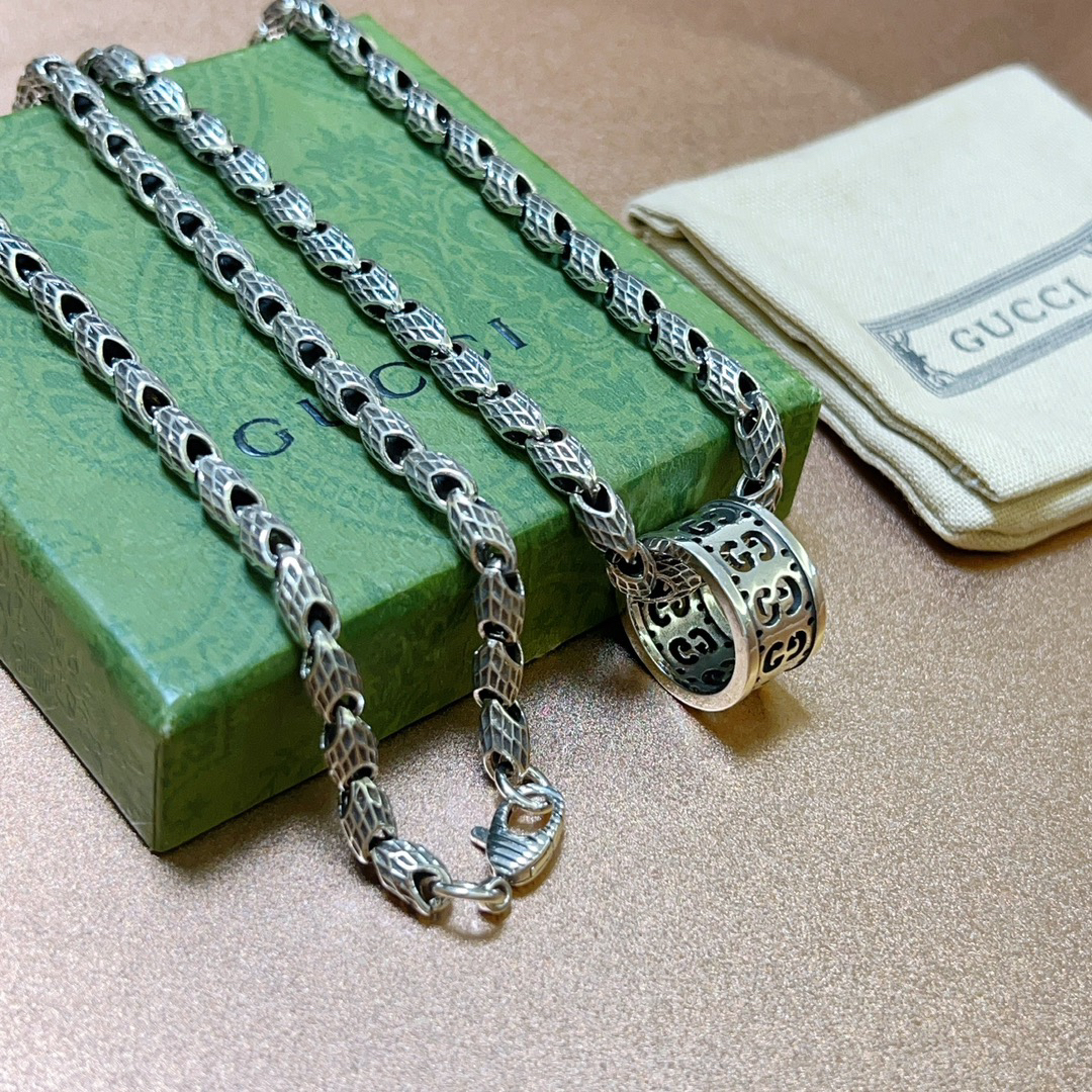Gucci Anger Forest Series GG Hollow Ring Vintage Necklace