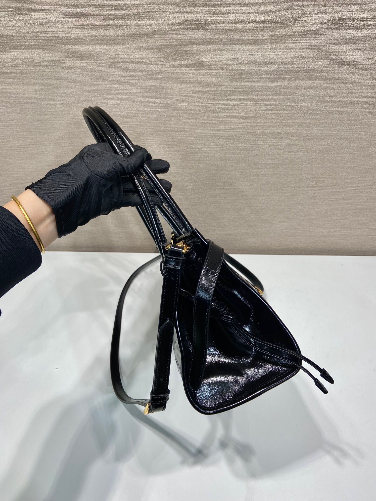 Prada lussolf patent leather handbag 1BA426