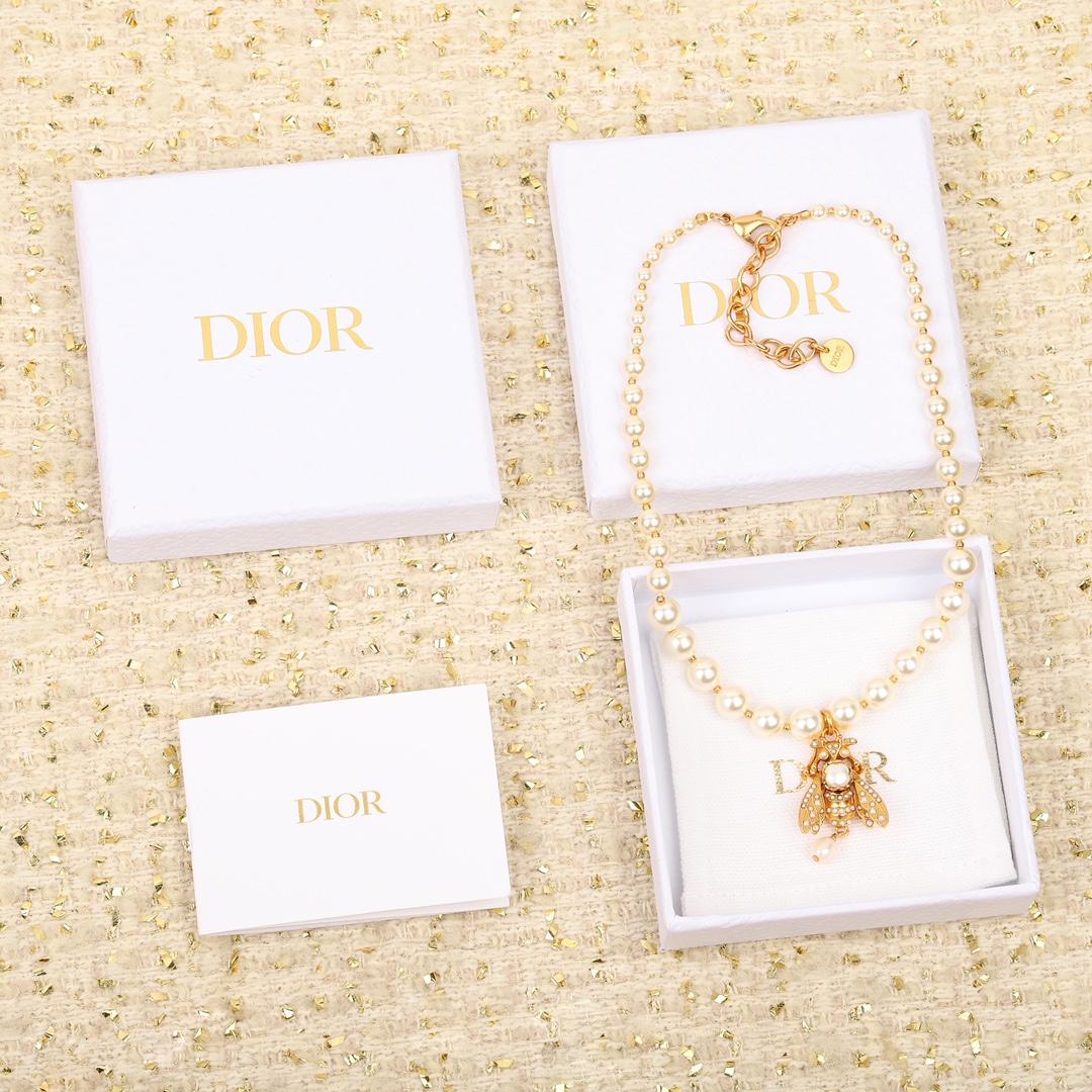 Dior alphabet bee pearl necklace