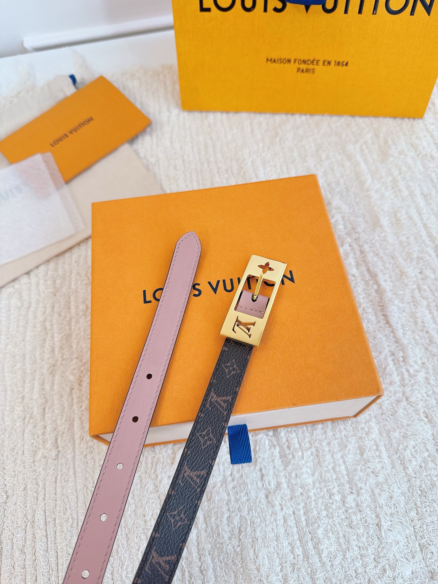 Louis Vuitton double-faced leather women's belt with monogram pattern, 1.8cm wide