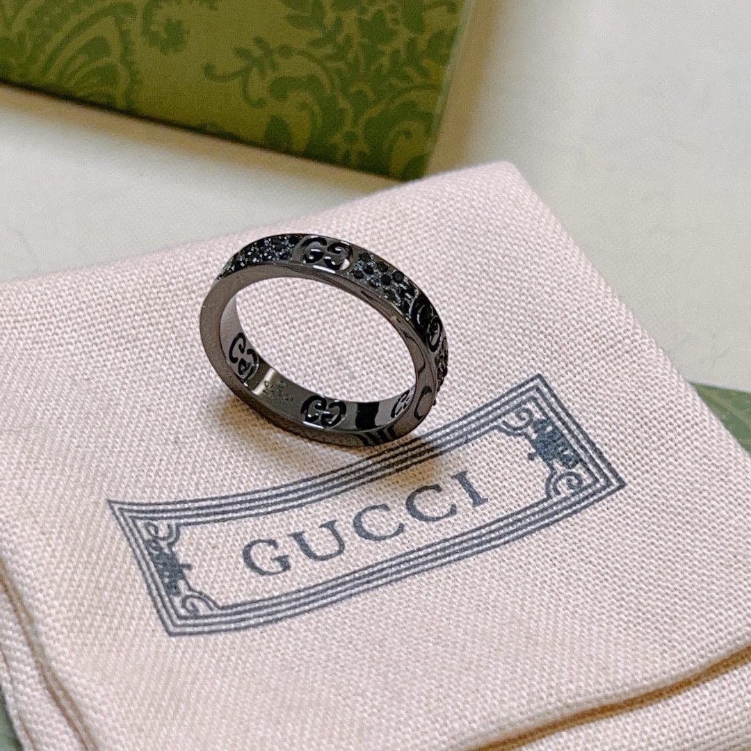 GUCCI black hollow ring
