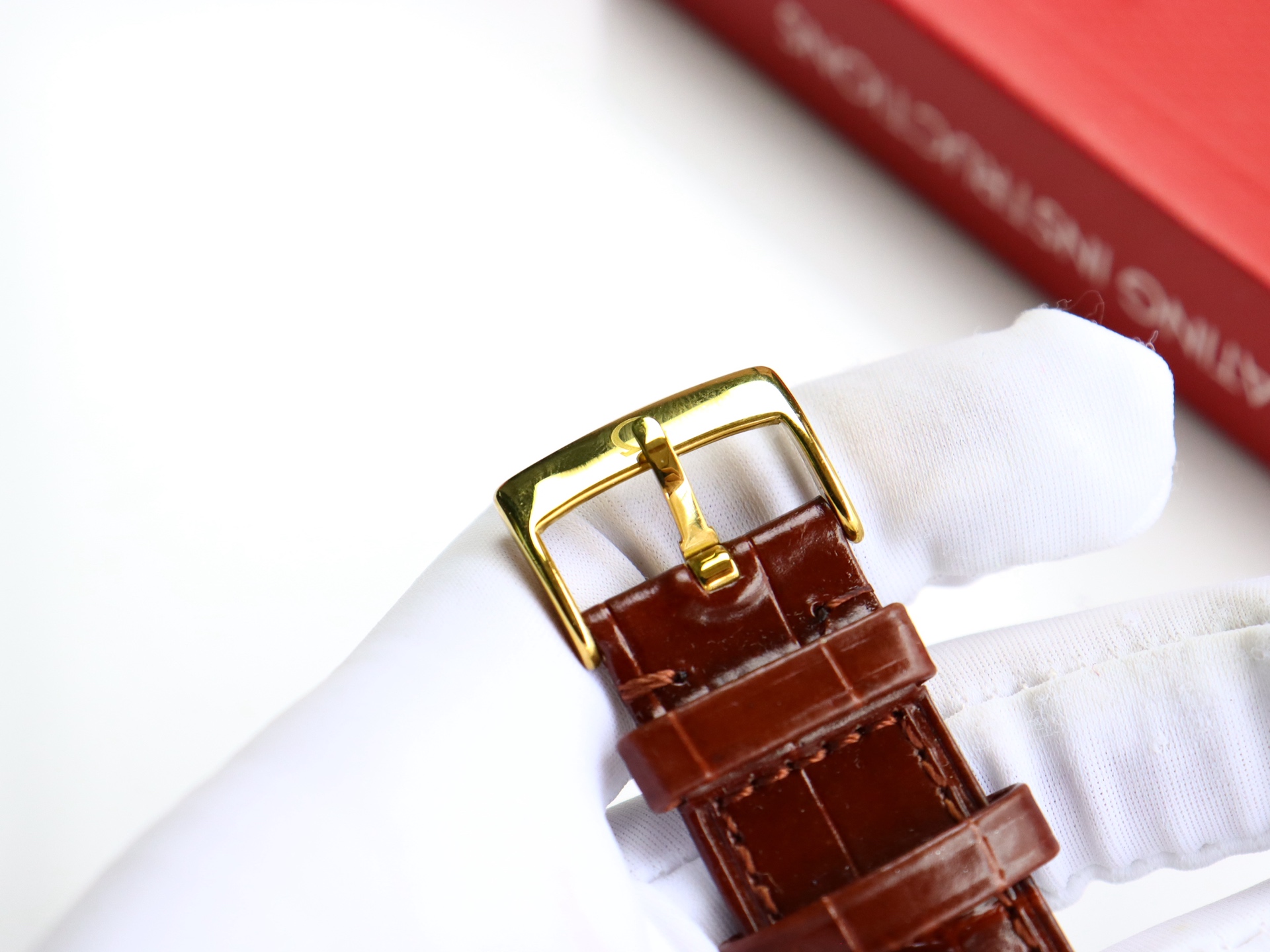 Omega De Ville series two-hand semi-mechanical men's watch