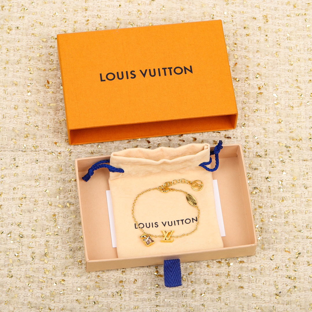 Louis Vuitton Pink Diamond Four-Leaf Clover Bracelet