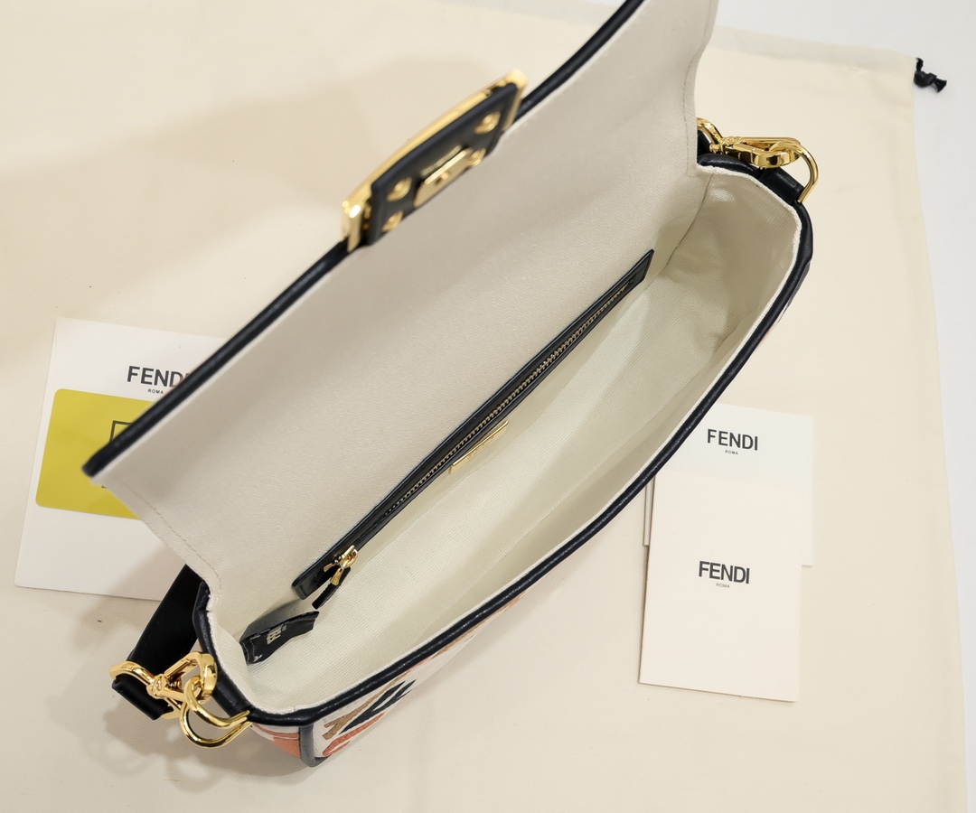 FENDI Baguette Shoulder Bag 1002