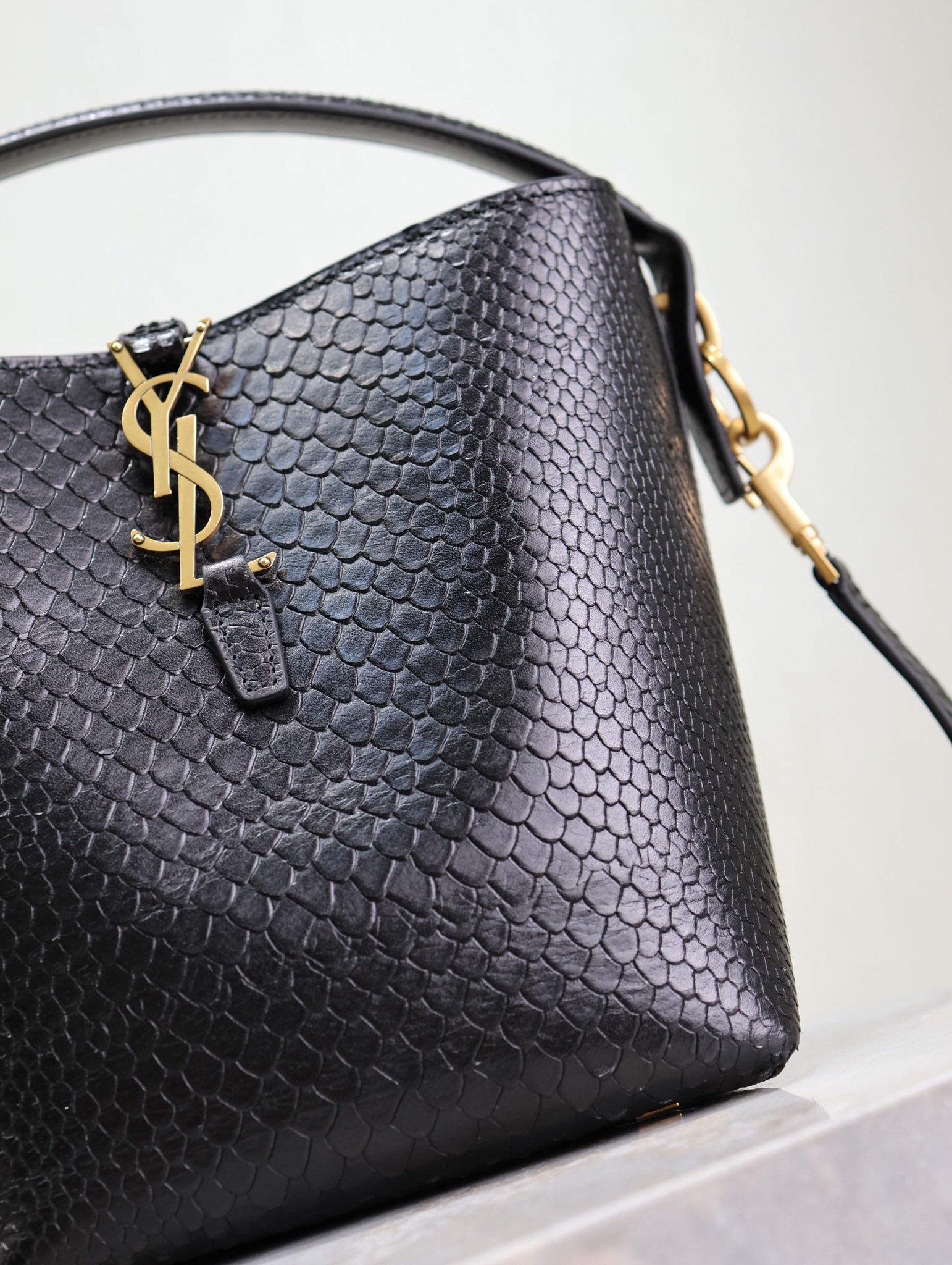 Saint Laurent LE 37 Small Bucket Bag 749036