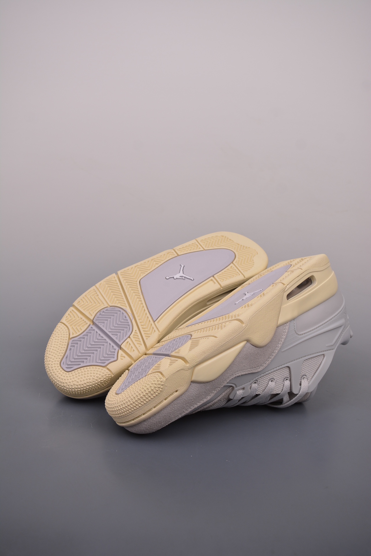Nigel Sylvester x Jordan Air Jordan 4 RM  Grey Sail FQ7940-001