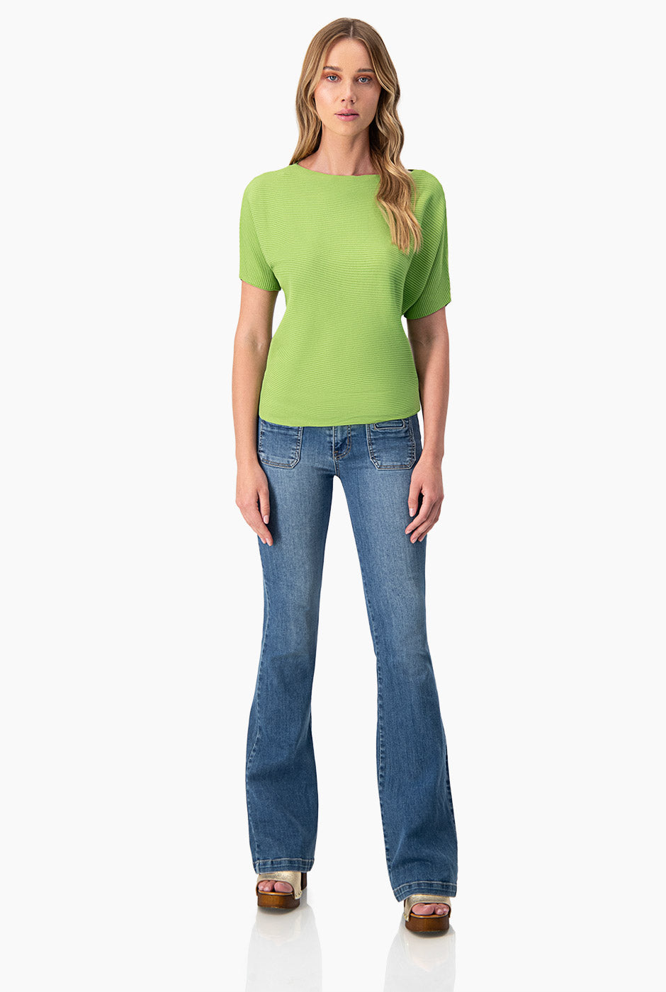 Jeans corte flare de doble boton