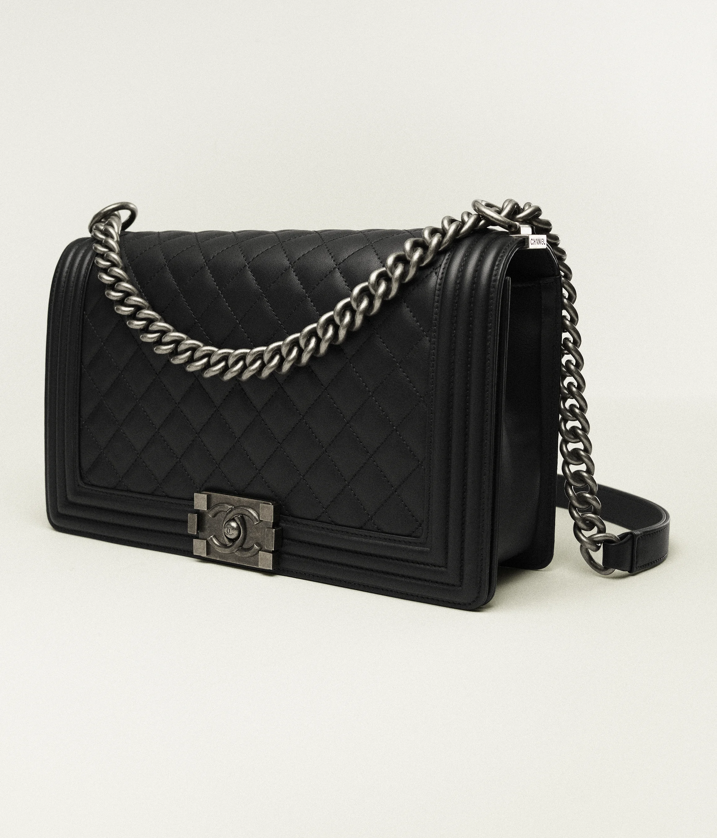 Chanel Large BOY CHANEL Handbag Grained Calfskin Black A92193-Y83339-94305
