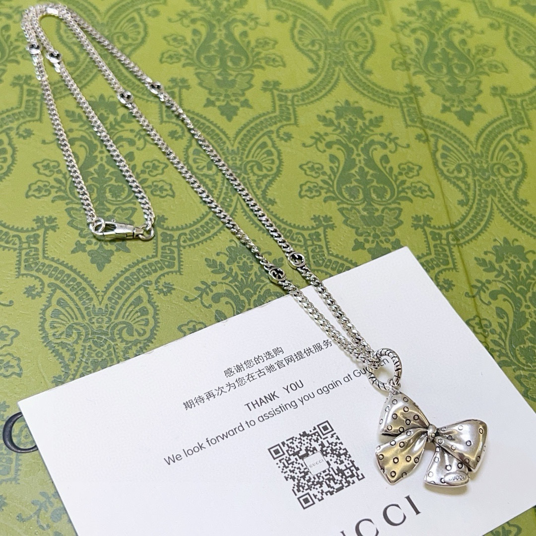 Gucci Vintage Bow Necklace