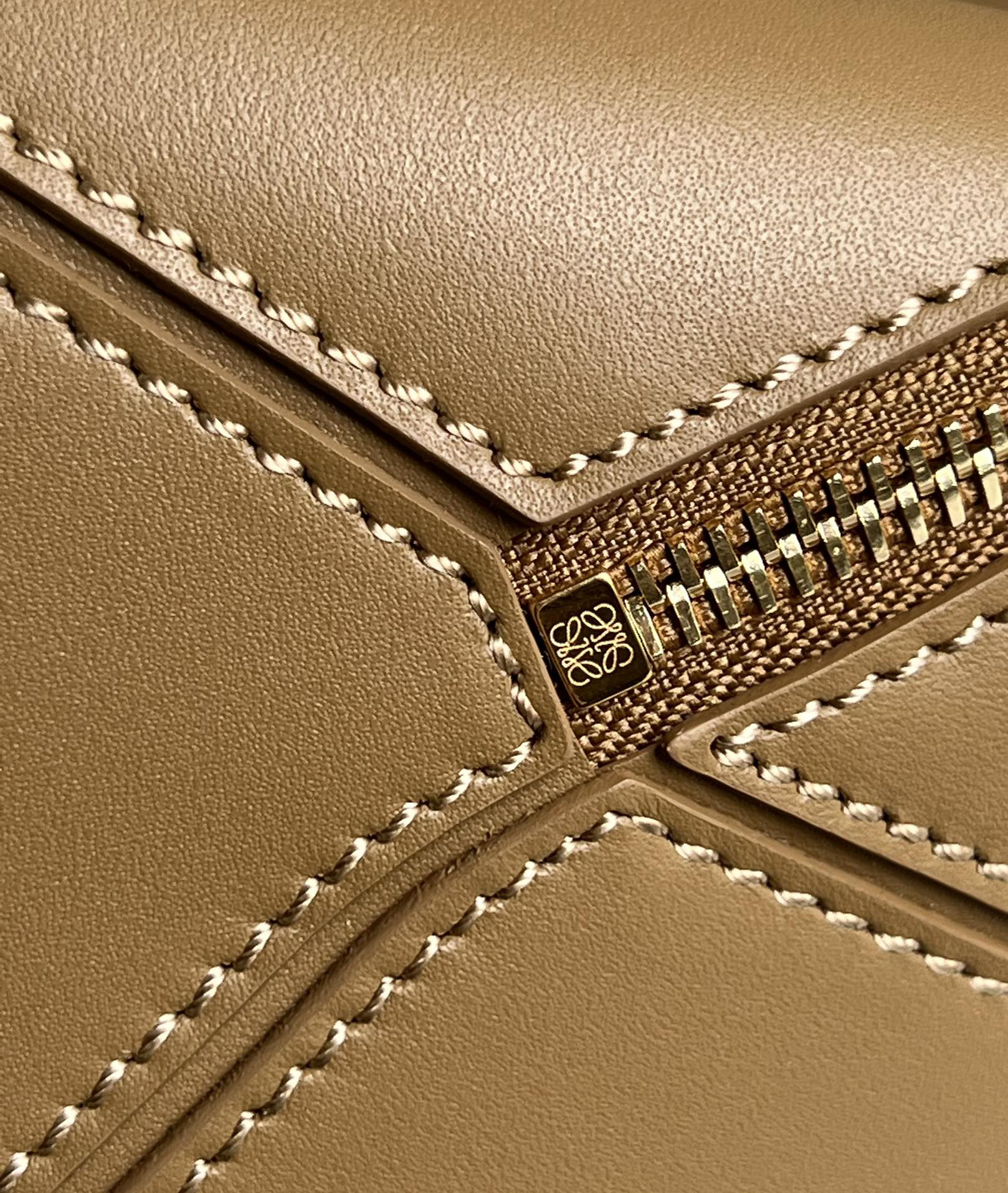 Loewe zzle embroidered shoulder strap bag 0189