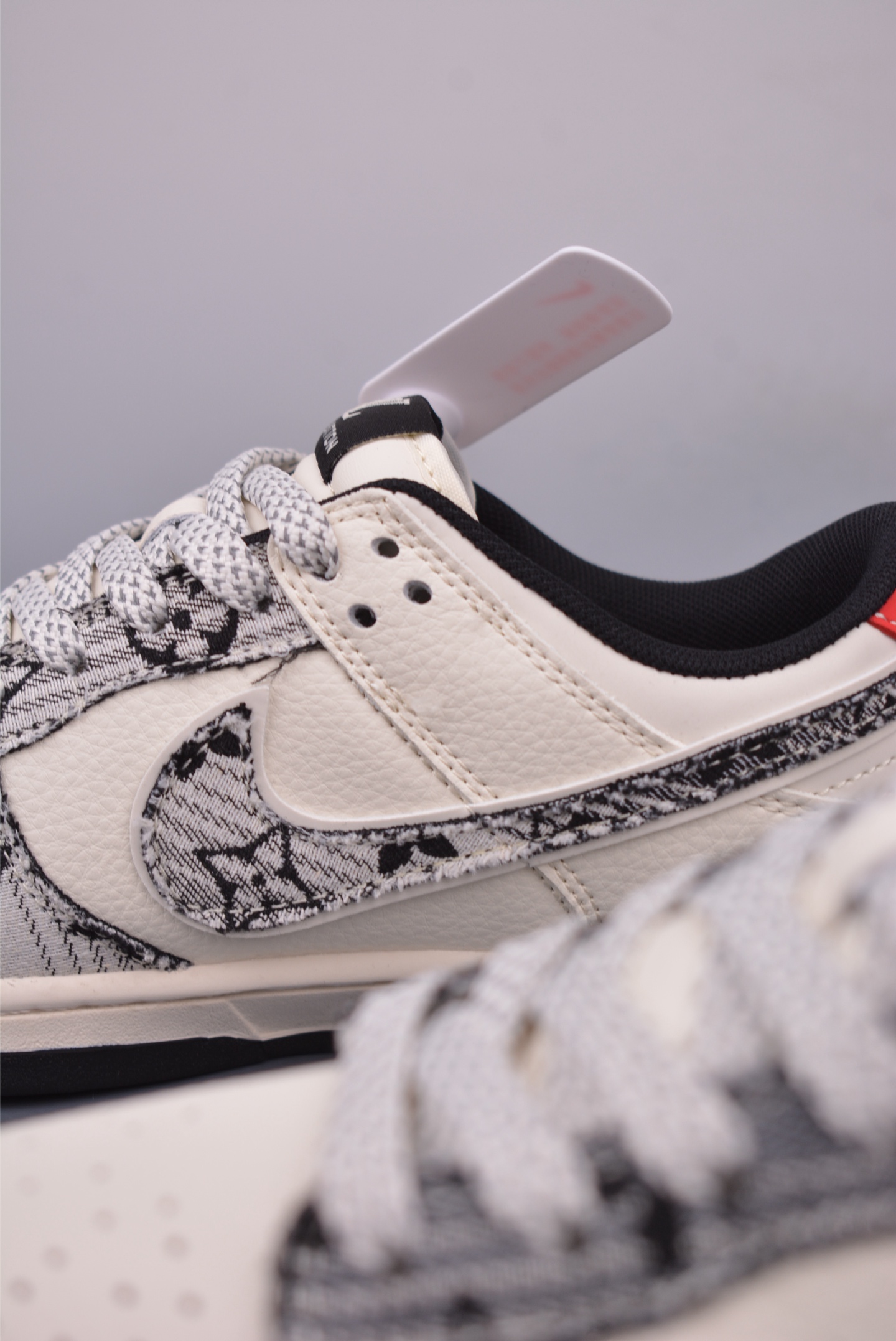 LV x Nike SB Dunk Low low-top sneakers Denim Gray and White Gradient JY6988-110