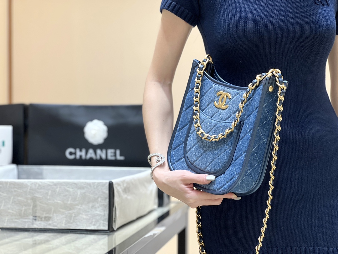 Chanel 24S denim hobo AS4532 00128