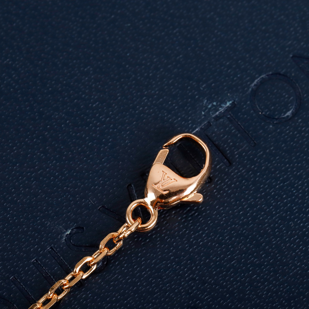 Louis Vuitton Monogram Flower Diamond Floral Pattern